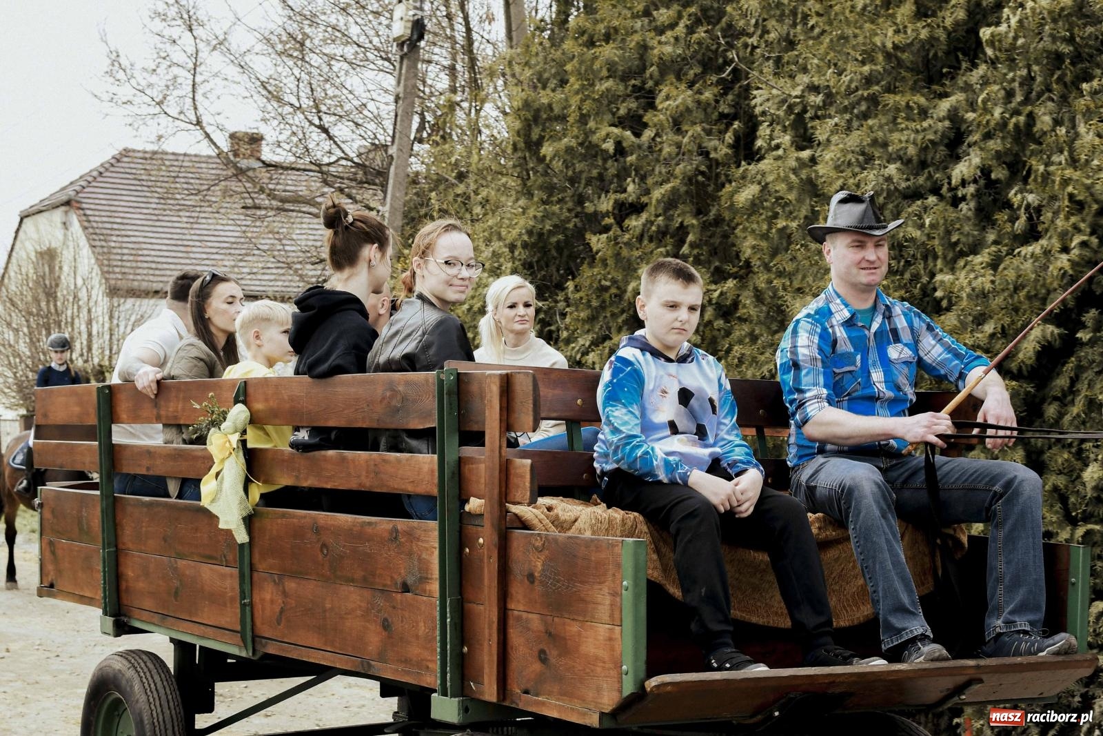 Zdjęcie w galerii na portalu naszraciborz.pl: W Zawadzie Książęcej procesja ma już 40-letnią tradycję [FOTO i WIDEO] wiadomości z regionu