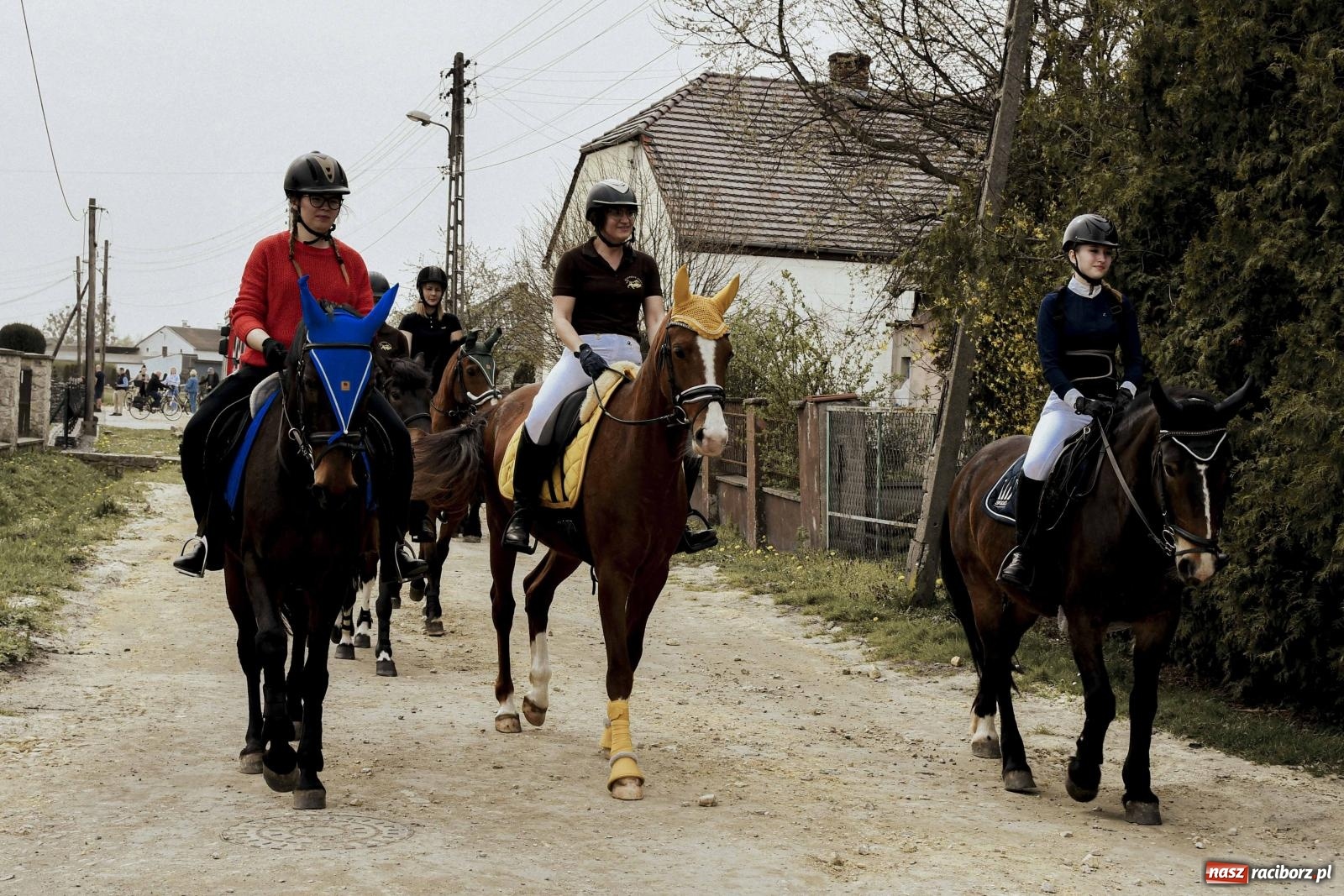 Zdjęcie w galerii na portalu naszraciborz.pl: W Zawadzie Książęcej procesja ma już 40-letnią tradycję [FOTO i WIDEO] wiadomości z regionu