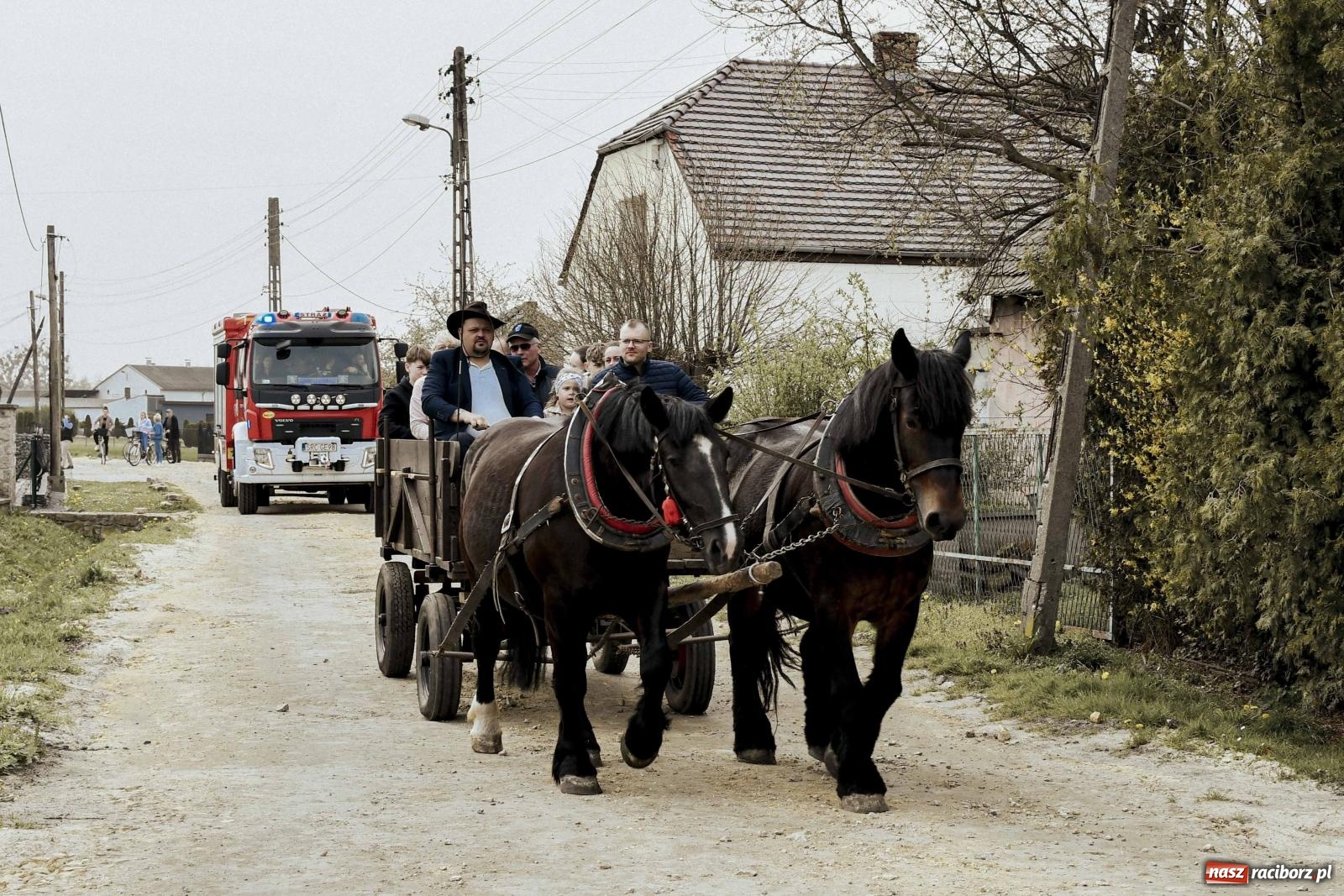 Zdjęcie w galerii na portalu naszraciborz.pl: W Zawadzie Książęcej procesja ma już 40-letnią tradycję [FOTO i WIDEO] wiadomości z regionu