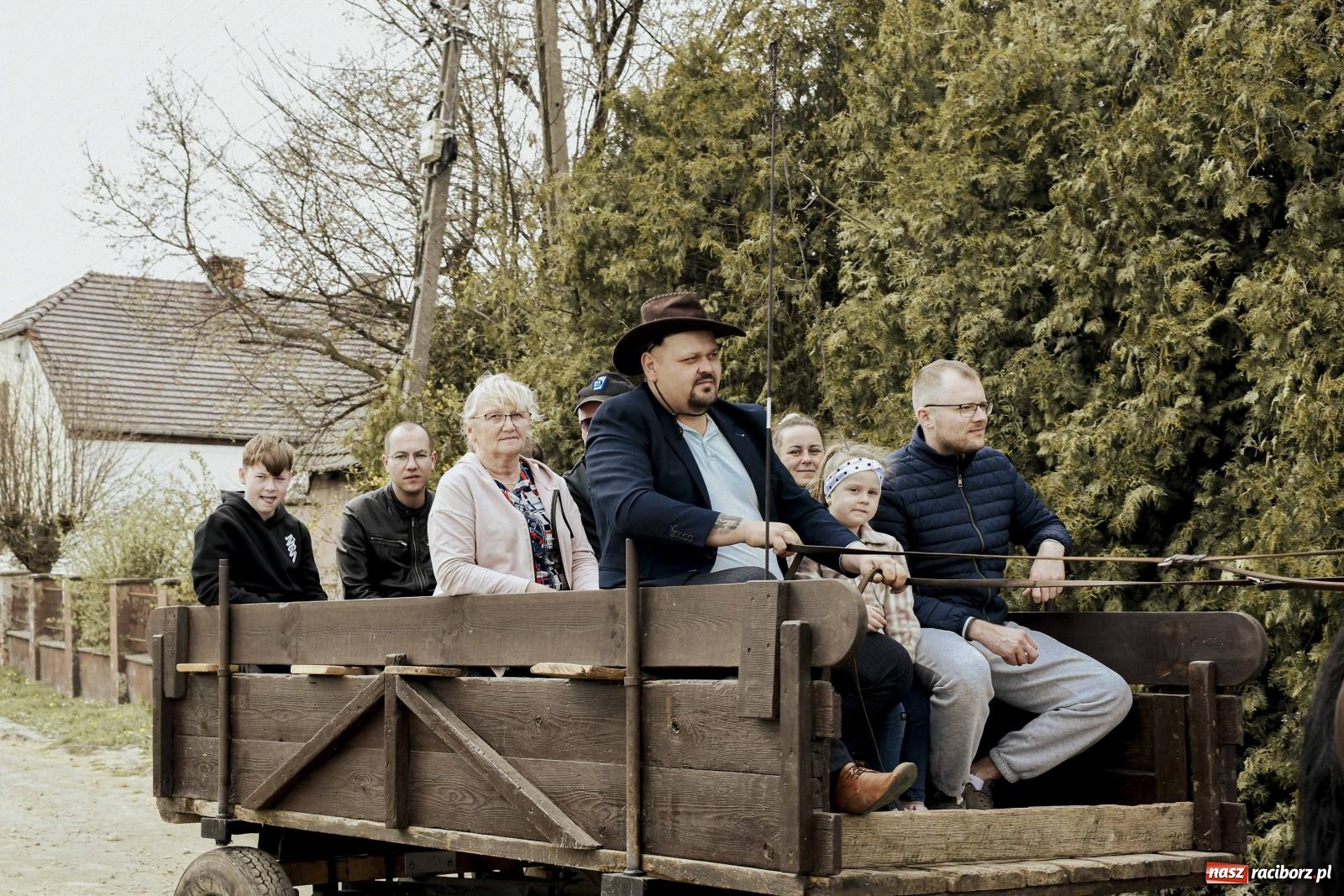 Zdjęcie w galerii na portalu naszraciborz.pl: W Zawadzie Książęcej procesja ma już 40-letnią tradycję [FOTO i WIDEO] wiadomości z regionu