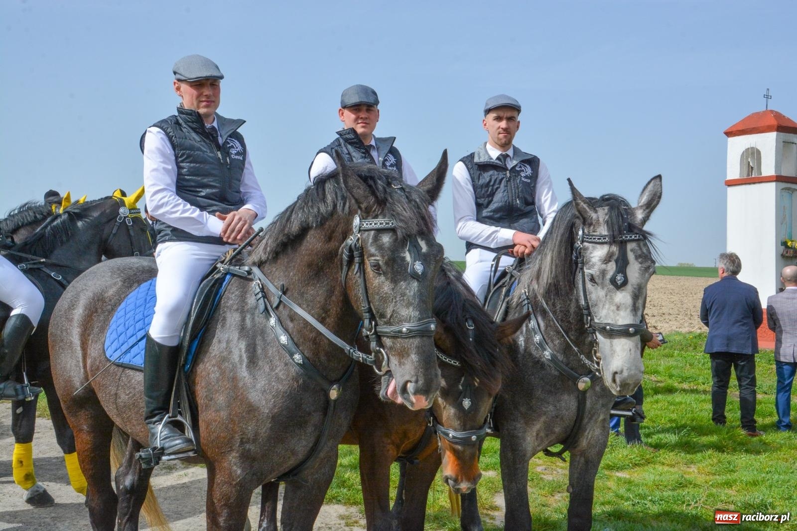 Zdjęcie w galerii na portalu naszraciborz.pl: Setka koni na procesji wielkanocnej w Bieńkowicach [FOTO i WIDEO] wiadomości z regionu