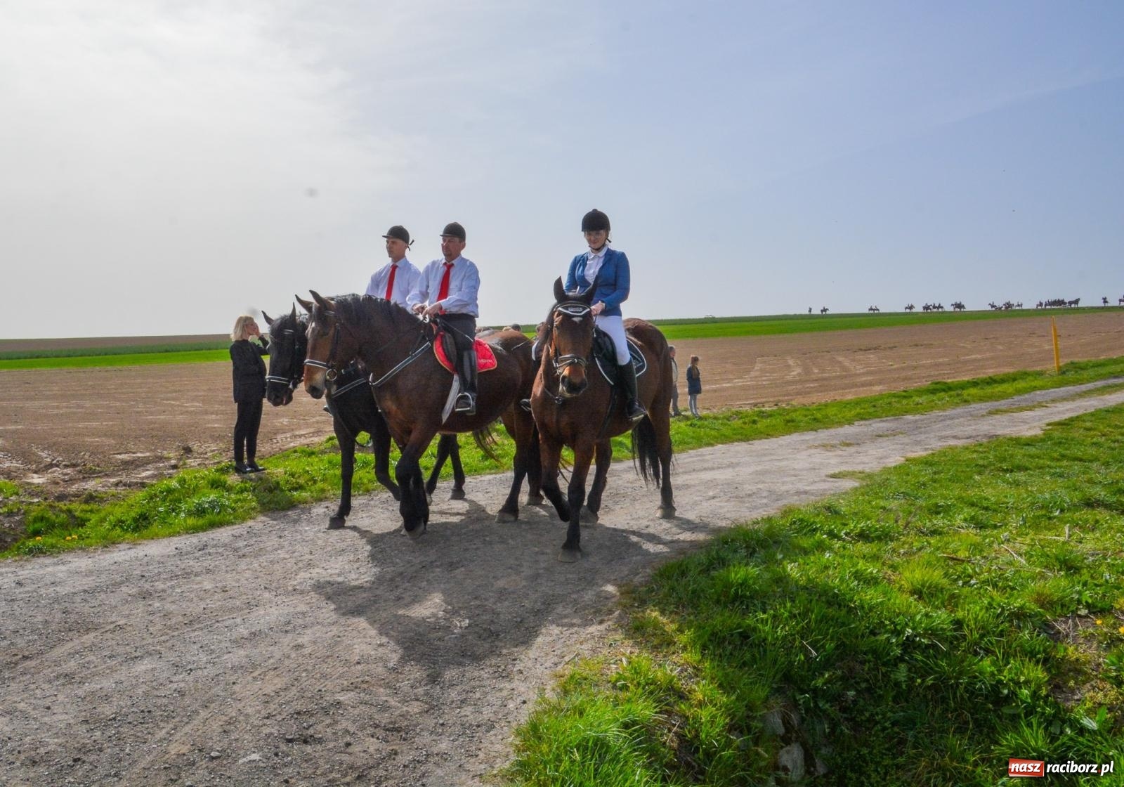 Zdjęcie w galerii na portalu naszraciborz.pl: Setka koni na procesji wielkanocnej w Bieńkowicach [FOTO i WIDEO] wiadomości z regionu