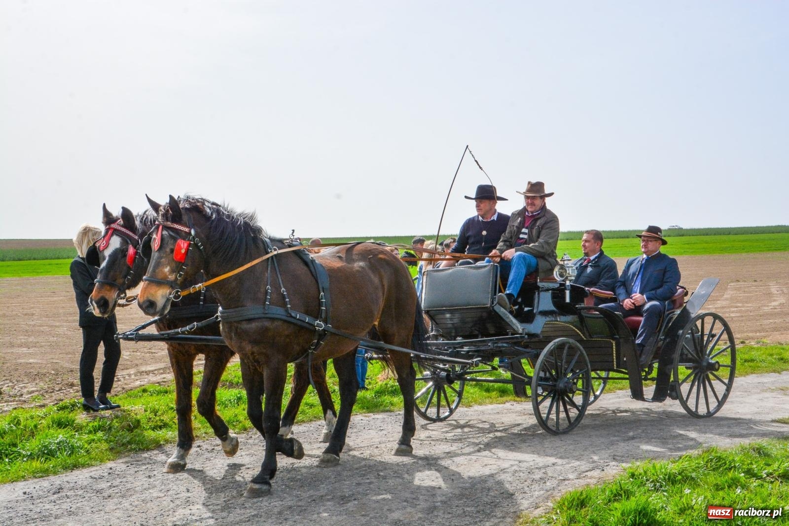 Zdjęcie w galerii na portalu naszraciborz.pl: Setka koni na procesji wielkanocnej w Bieńkowicach [FOTO i WIDEO] wiadomości z regionu