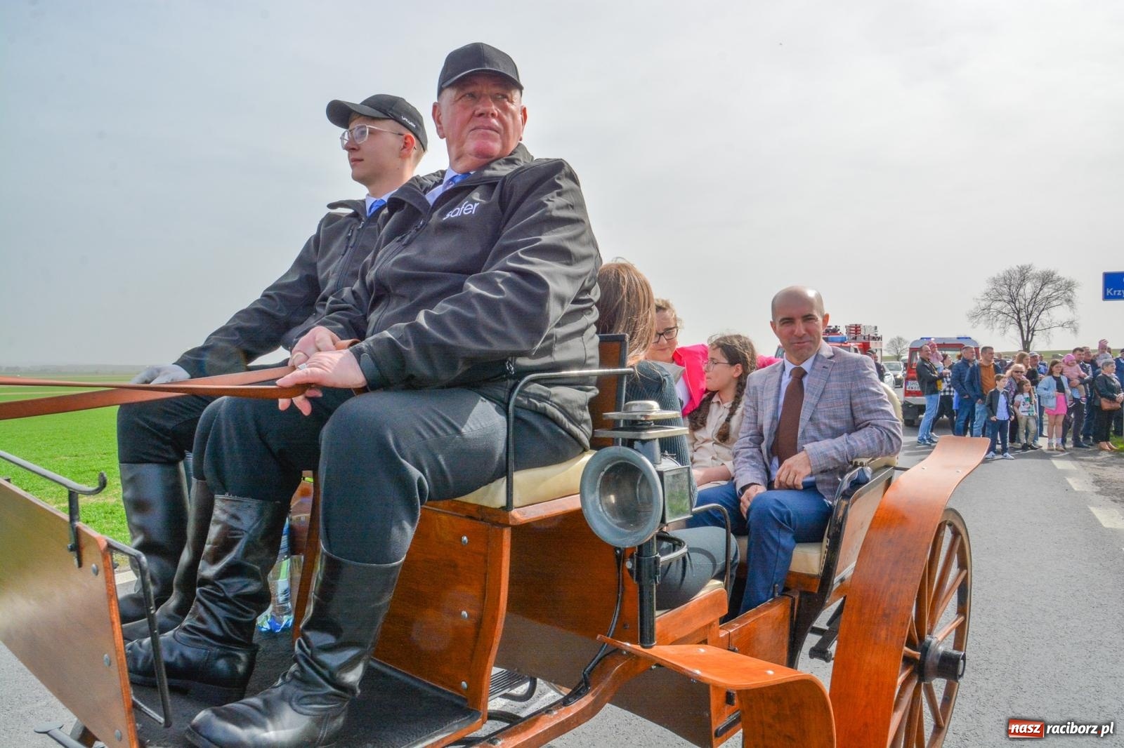 Zdjęcie w galerii na portalu naszraciborz.pl: Setka koni na procesji wielkanocnej w Bieńkowicach [FOTO i WIDEO] wiadomości z regionu