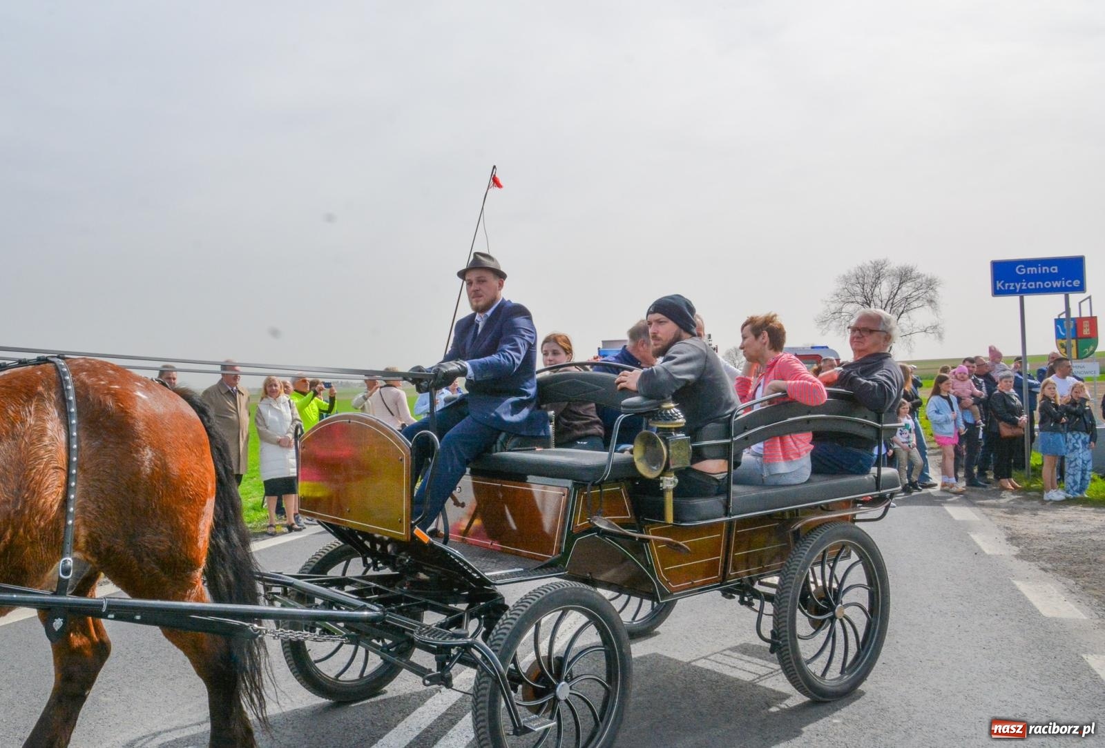Zdjęcie w galerii na portalu naszraciborz.pl: Setka koni na procesji wielkanocnej w Bieńkowicach [FOTO i WIDEO] wiadomości z regionu