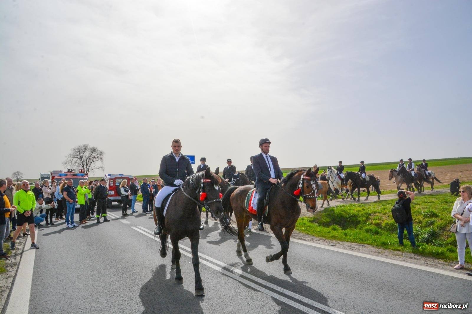 Zdjęcie w galerii na portalu naszraciborz.pl: Setka koni na procesji wielkanocnej w Bieńkowicach [FOTO i WIDEO] wiadomości z regionu