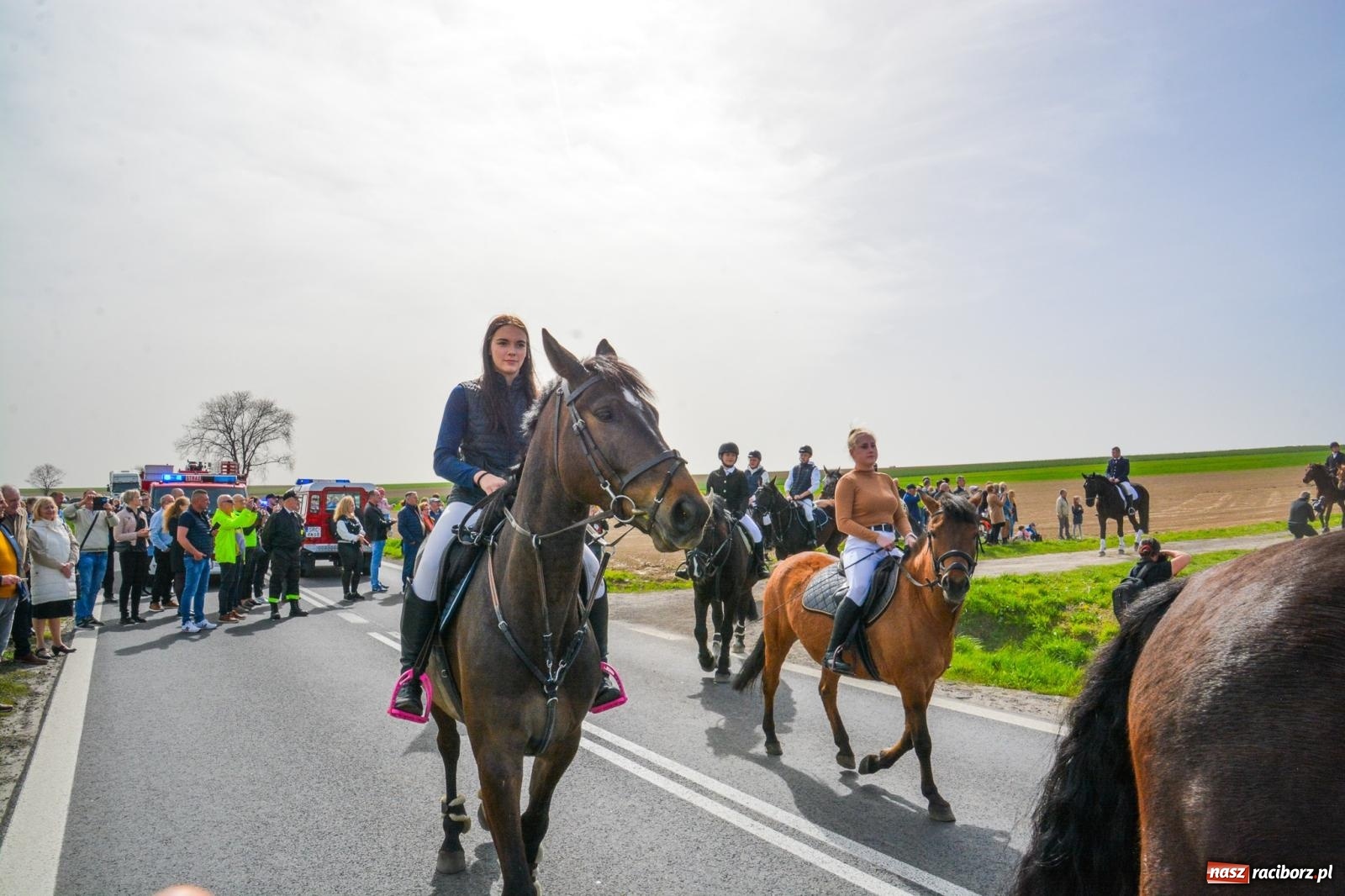 Zdjęcie w galerii na portalu naszraciborz.pl: Setka koni na procesji wielkanocnej w Bieńkowicach [FOTO i WIDEO] wiadomości z regionu