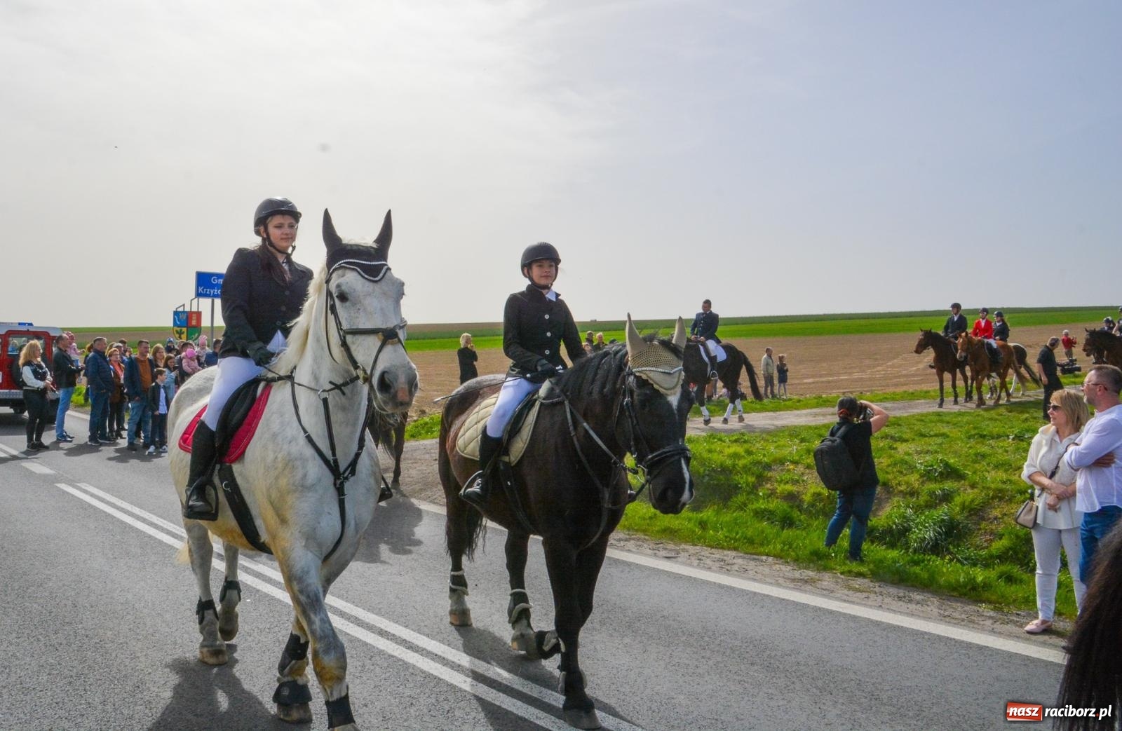 Zdjęcie w galerii na portalu naszraciborz.pl: Setka koni na procesji wielkanocnej w Bieńkowicach [FOTO i WIDEO] wiadomości z regionu