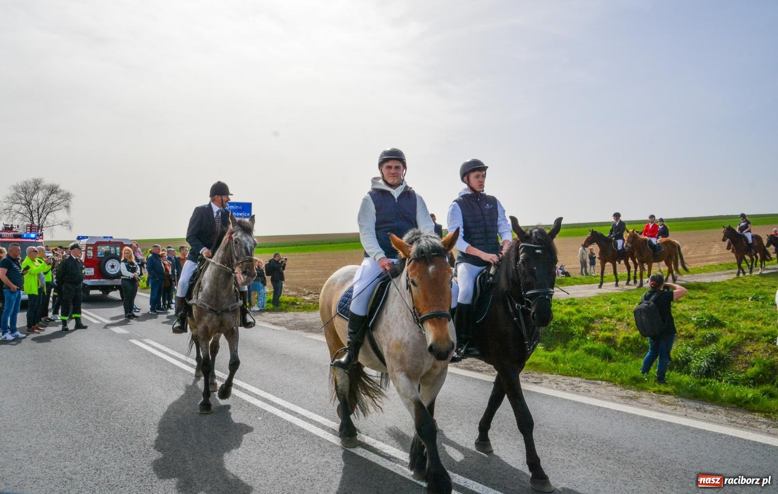 Zdjęcie w galerii na portalu naszraciborz.pl: Setka koni na procesji wielkanocnej w Bieńkowicach [FOTO i WIDEO] wiadomości z regionu
