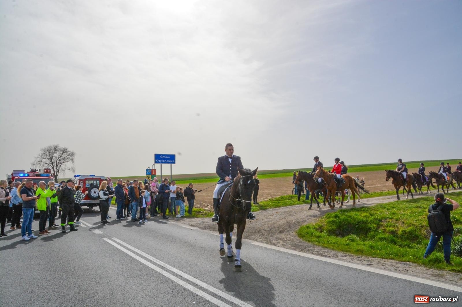Zdjęcie w galerii na portalu naszraciborz.pl: Setka koni na procesji wielkanocnej w Bieńkowicach [FOTO i WIDEO] wiadomości z regionu