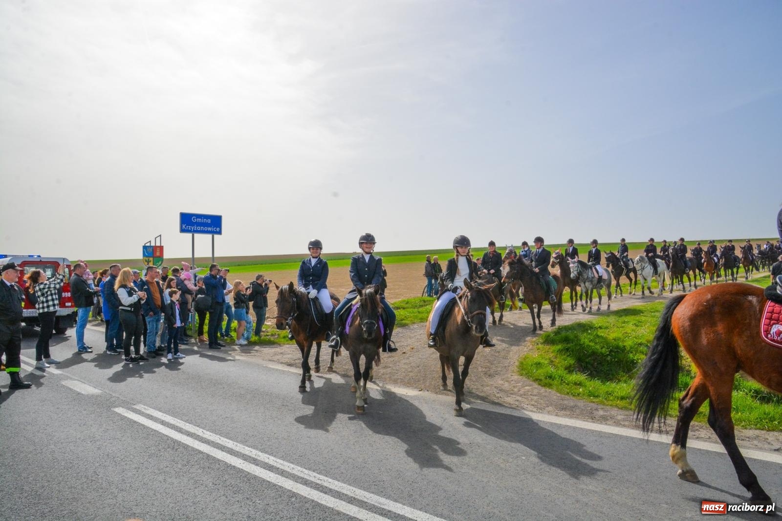 Zdjęcie w galerii na portalu naszraciborz.pl: Setka koni na procesji wielkanocnej w Bieńkowicach [FOTO i WIDEO] wiadomości z regionu