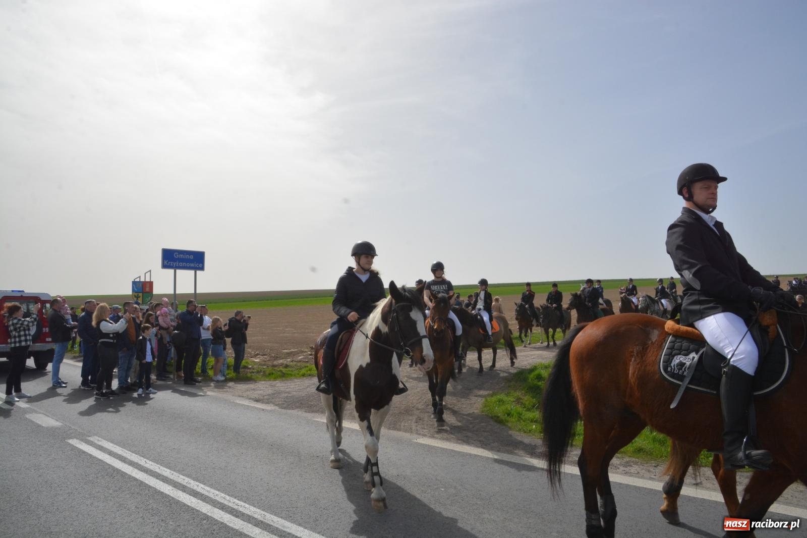 Zdjęcie w galerii na portalu naszraciborz.pl: Setka koni na procesji wielkanocnej w Bieńkowicach [FOTO i WIDEO] wiadomości z regionu