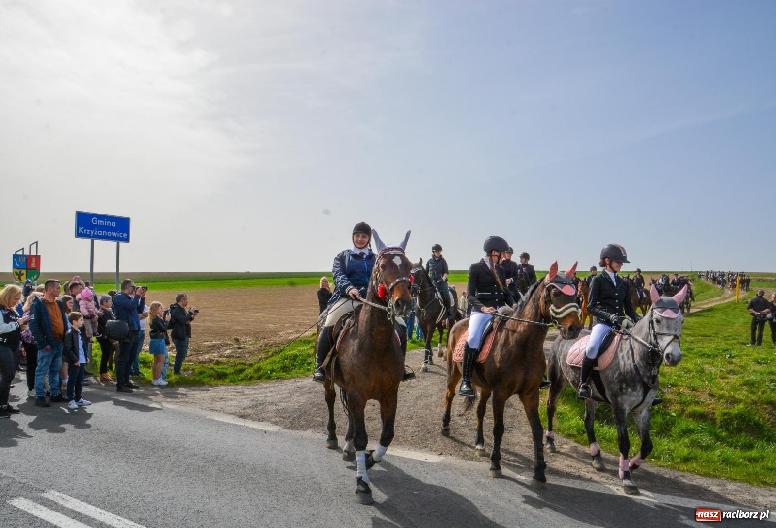 Zdjęcie w galerii na portalu naszraciborz.pl: Setka koni na procesji wielkanocnej w Bieńkowicach [FOTO i WIDEO] wiadomości z regionu