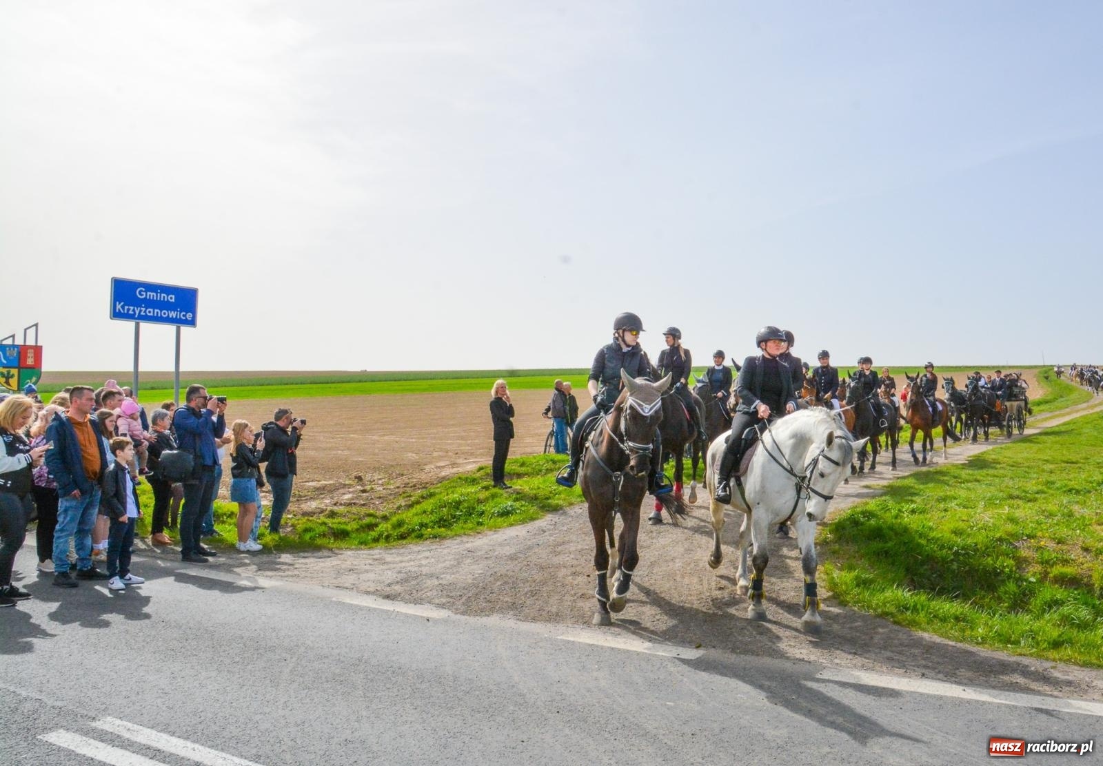 Zdjęcie w galerii na portalu naszraciborz.pl: Setka koni na procesji wielkanocnej w Bieńkowicach [FOTO i WIDEO] wiadomości z regionu