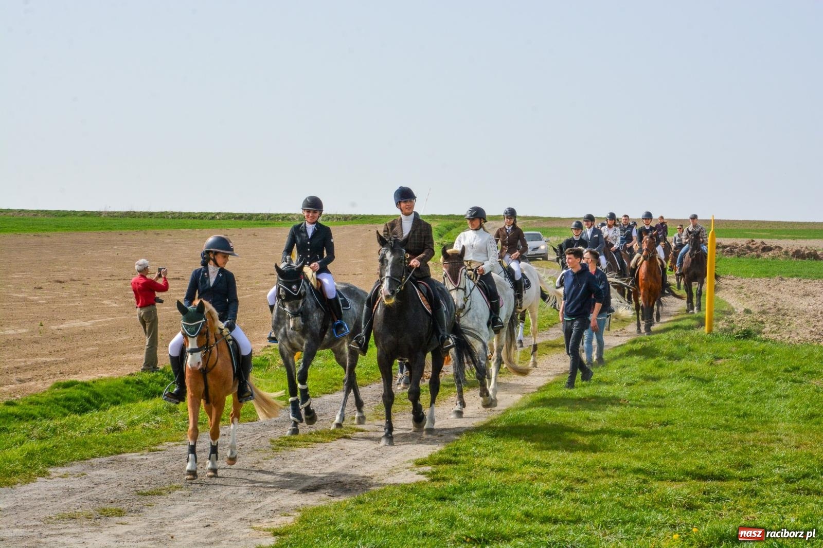 Zdjęcie w galerii na portalu naszraciborz.pl: Setka koni na procesji wielkanocnej w Bieńkowicach [FOTO i WIDEO] wiadomości z regionu