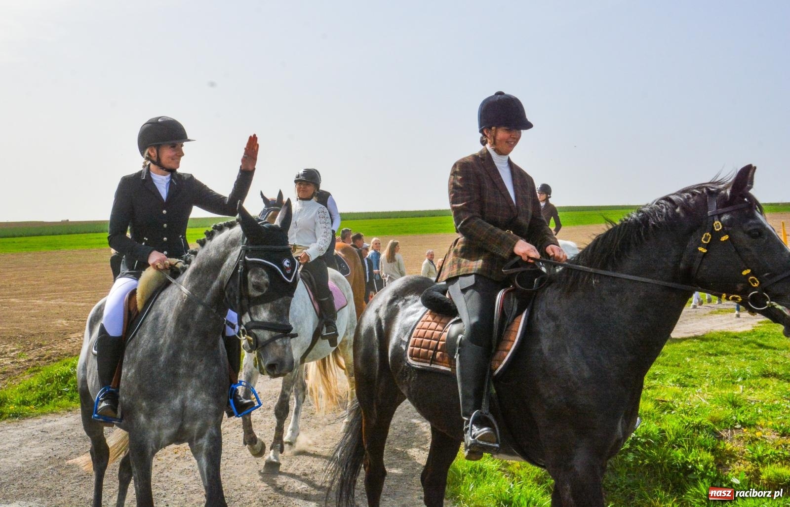 Zdjęcie w galerii na portalu naszraciborz.pl: Setka koni na procesji wielkanocnej w Bieńkowicach [FOTO i WIDEO] wiadomości z regionu