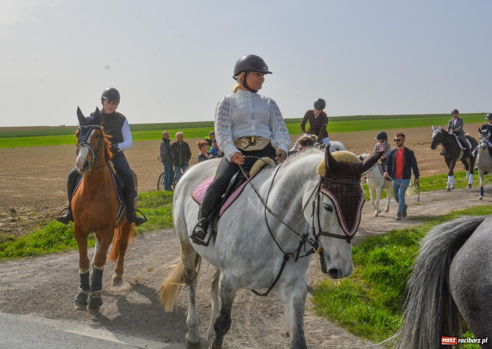 Zdjęcie w galerii na portalu naszraciborz.pl: Setka koni na procesji wielkanocnej w Bieńkowicach [FOTO i WIDEO] wiadomości z regionu