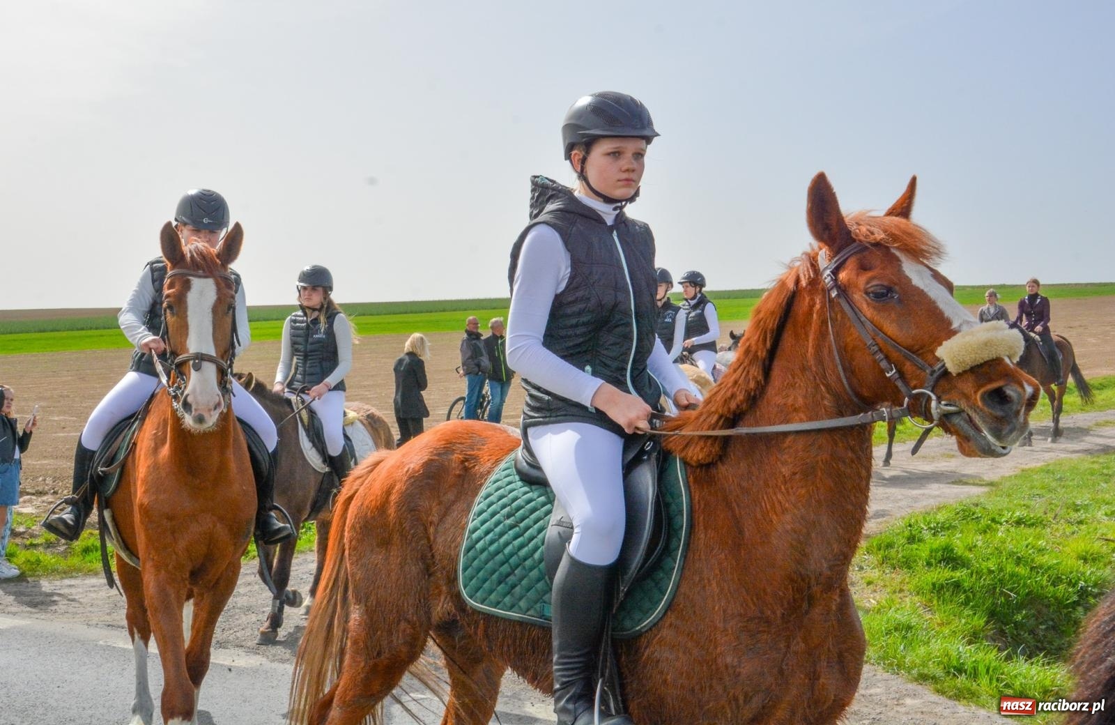 Zdjęcie w galerii na portalu naszraciborz.pl: Setka koni na procesji wielkanocnej w Bieńkowicach [FOTO i WIDEO] wiadomości z regionu