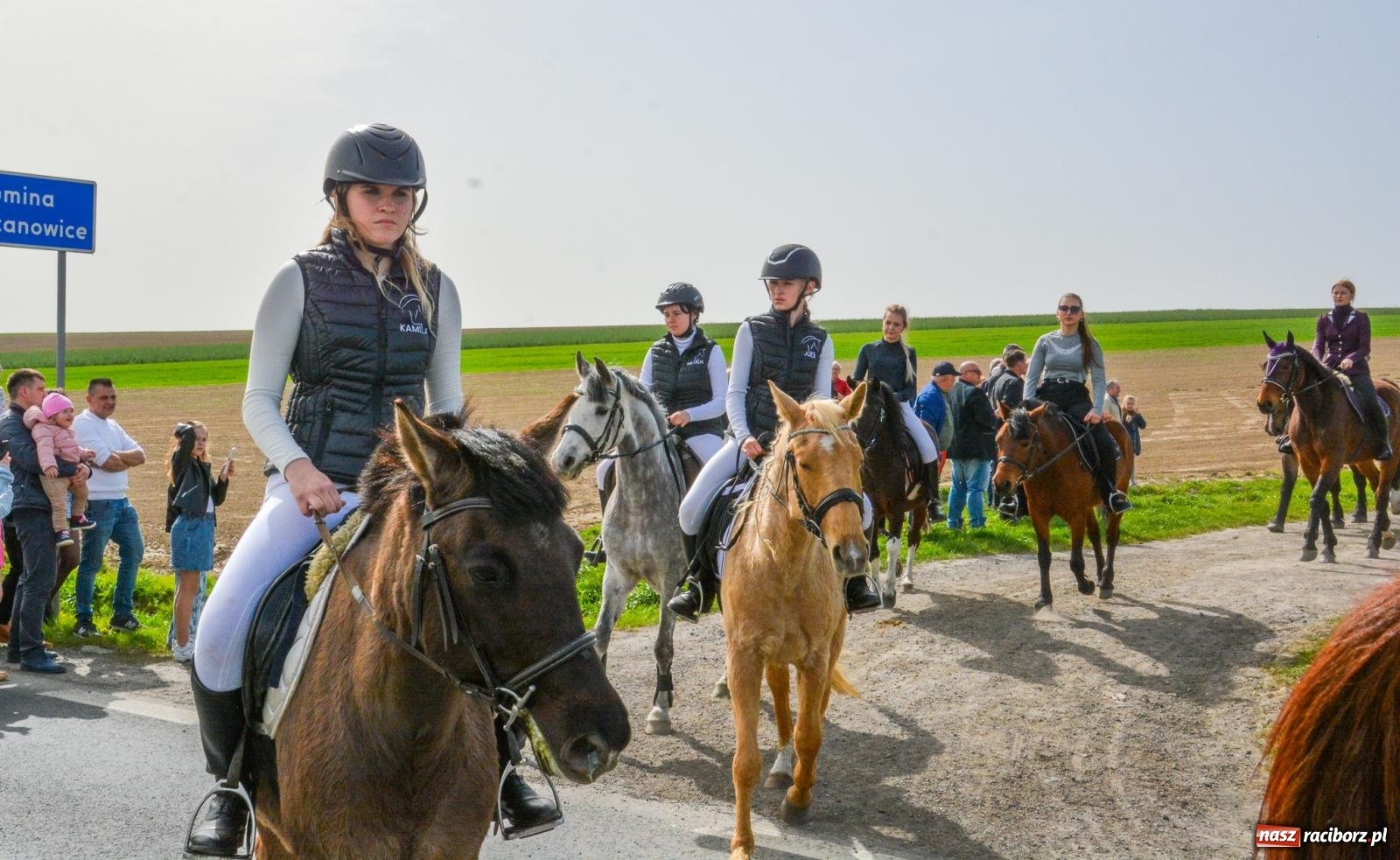Zdjęcie w galerii na portalu naszraciborz.pl: Setka koni na procesji wielkanocnej w Bieńkowicach [FOTO i WIDEO] wiadomości z regionu