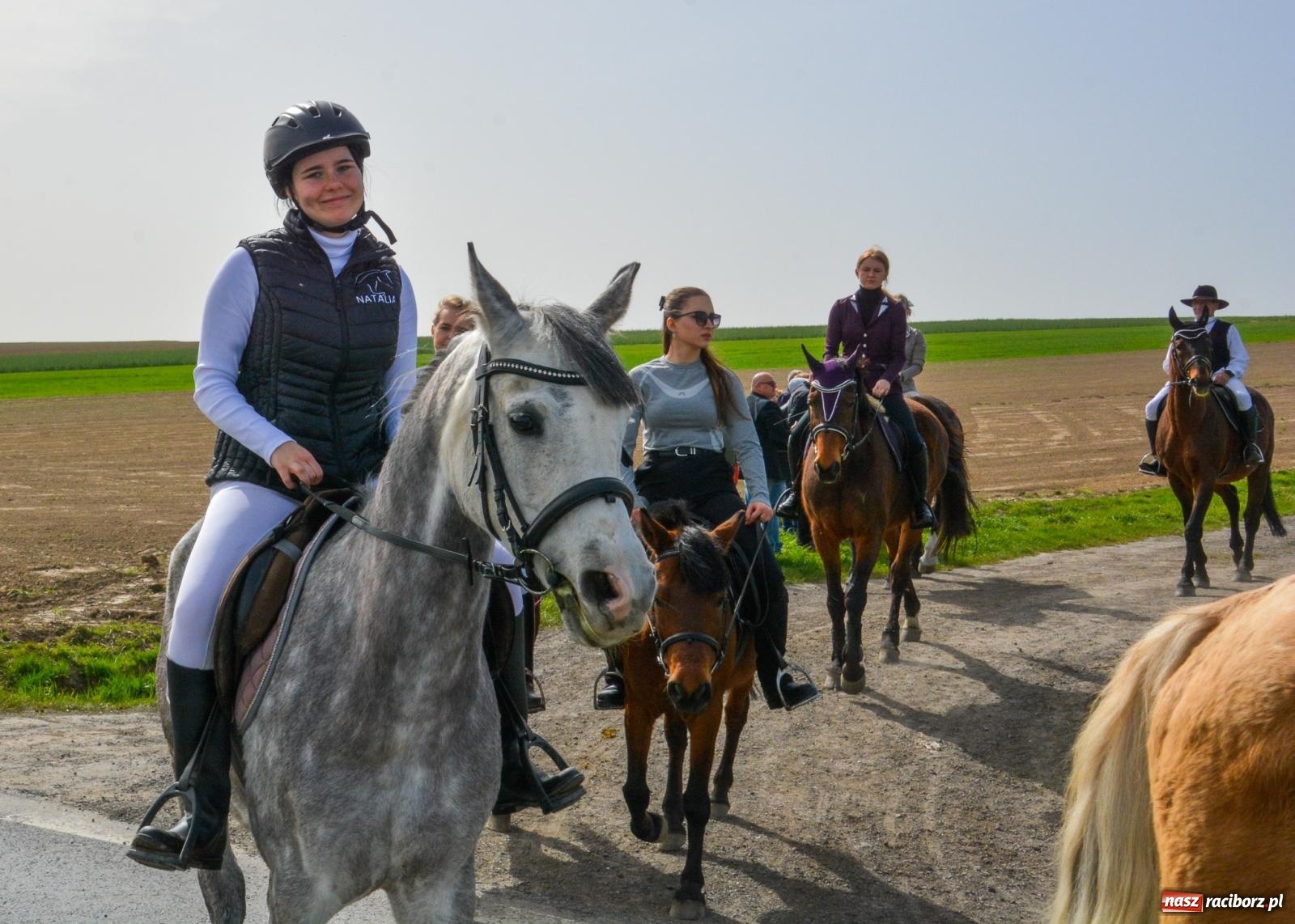 Zdjęcie w galerii na portalu naszraciborz.pl: Setka koni na procesji wielkanocnej w Bieńkowicach [FOTO i WIDEO] wiadomości z regionu
