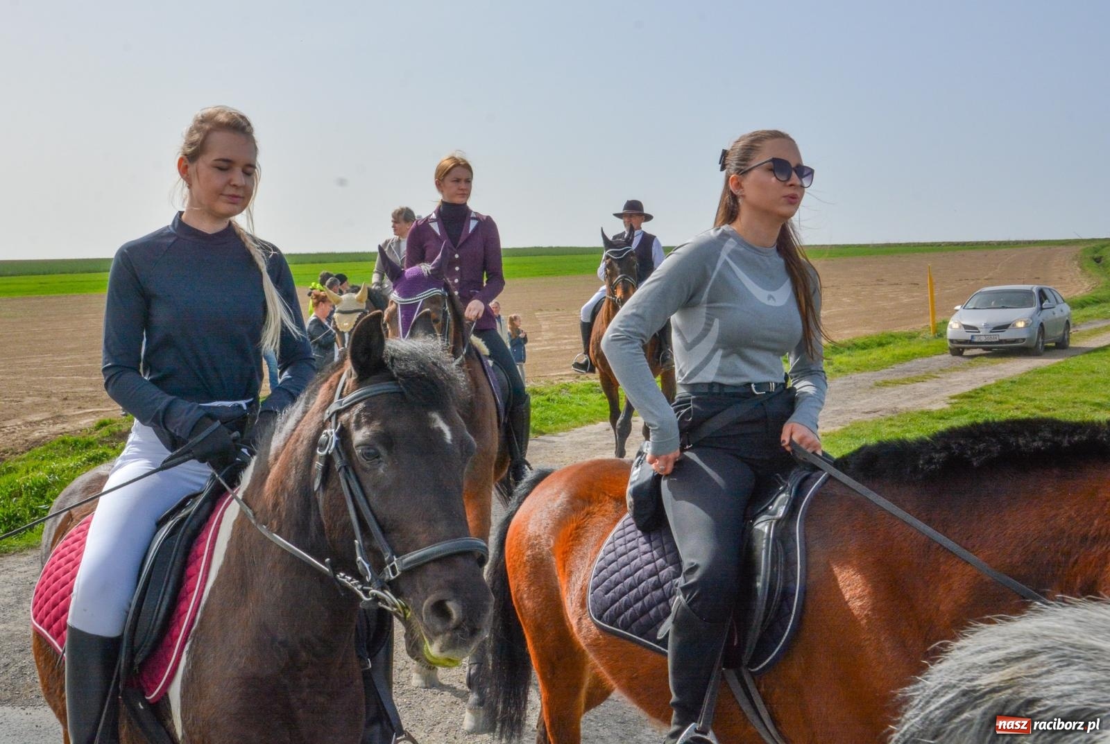 Zdjęcie w galerii na portalu naszraciborz.pl: Setka koni na procesji wielkanocnej w Bieńkowicach [FOTO i WIDEO] wiadomości z regionu