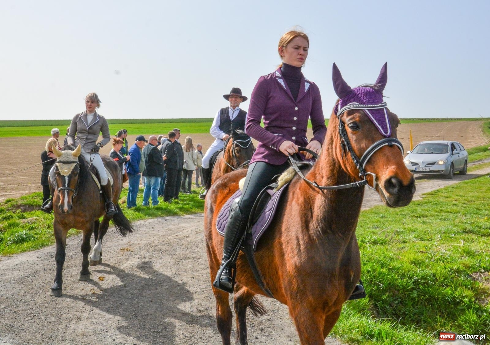 Zdjęcie w galerii na portalu naszraciborz.pl: Setka koni na procesji wielkanocnej w Bieńkowicach [FOTO i WIDEO] wiadomości z regionu