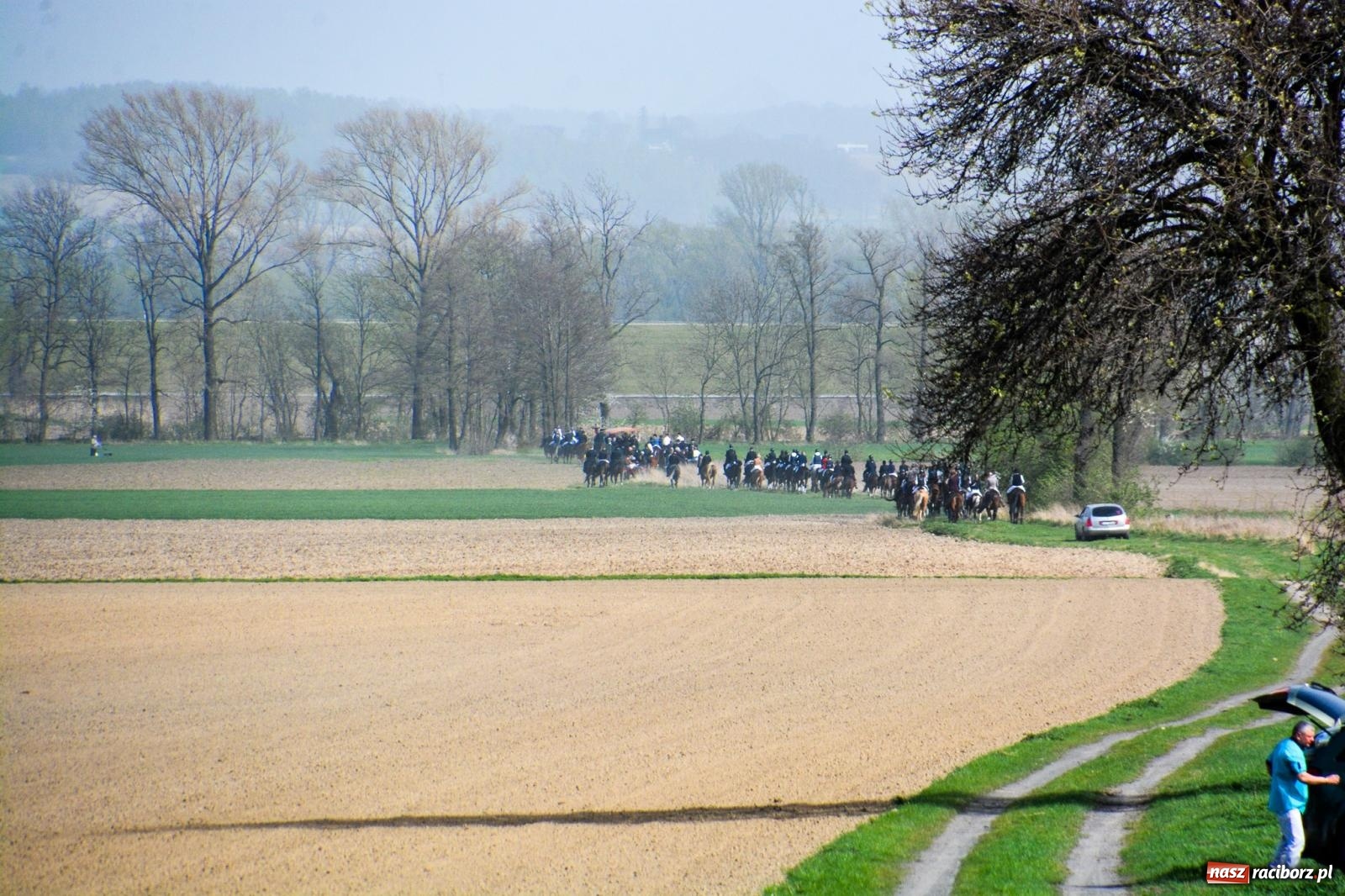 Zdjęcie w galerii na portalu naszraciborz.pl: Setka koni na procesji wielkanocnej w Bieńkowicach [FOTO i WIDEO] wiadomości z regionu