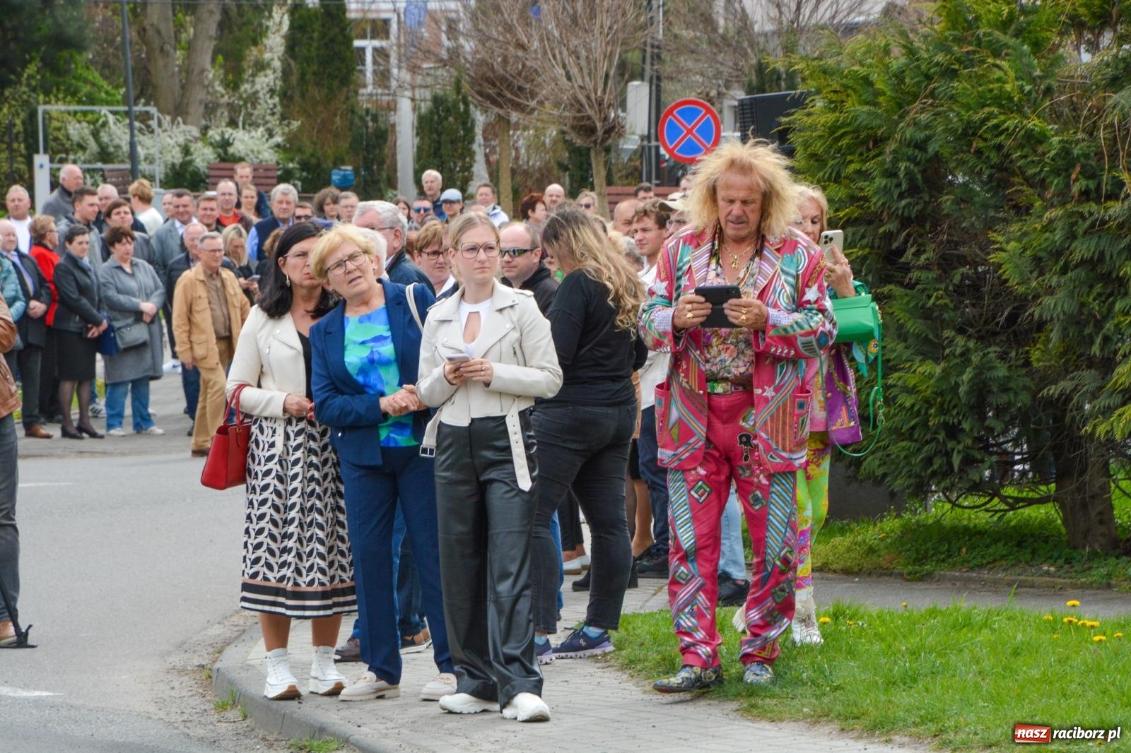 Zdjęcie w galerii na portalu naszraciborz.pl: Metropolita, Indianie i kowboje na wielkanocnej procesji konnej w Pietrowicach Wielkich [FOTO i WIDEO] wiadomości z regionu