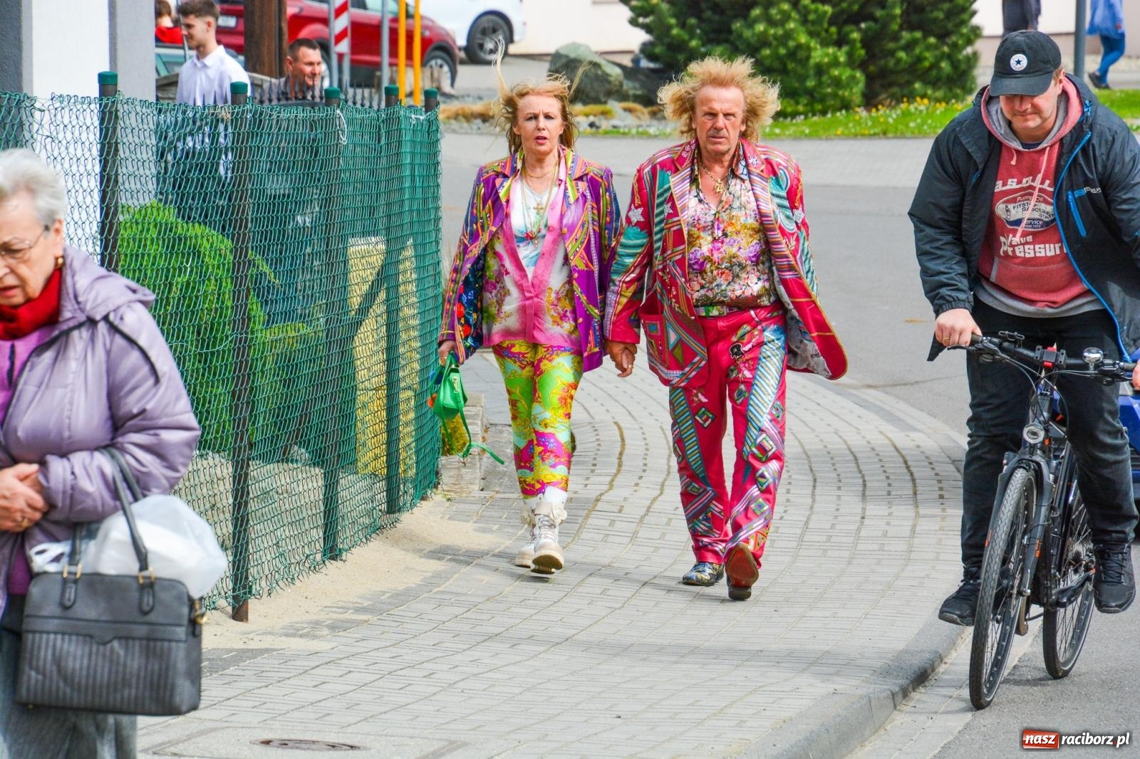 Zdjęcie w galerii na portalu naszraciborz.pl: Metropolita, Indianie i kowboje na wielkanocnej procesji konnej w Pietrowicach Wielkich [FOTO i WIDEO] wiadomości z regionu