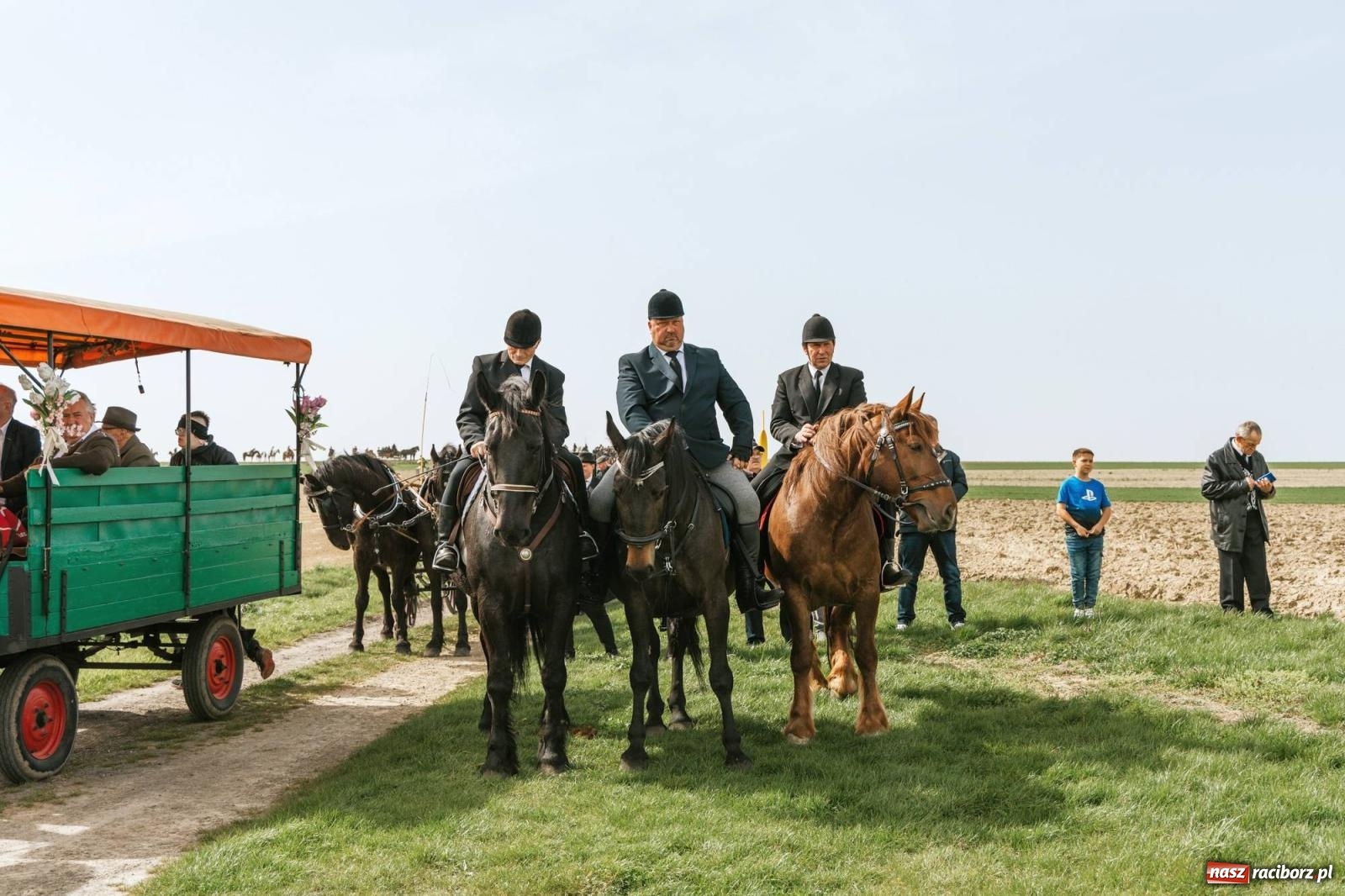 Zdjęcie w galerii na portalu naszraciborz.pl: Procesje konne w Bieńkowicach, Pietrowicach Wielkich i Sudole [FOTO] wiadomości z regionu