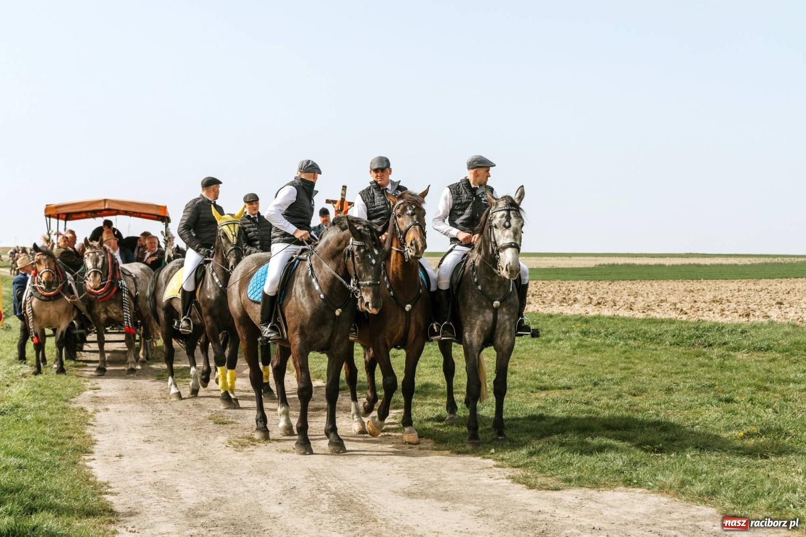 Zdjęcie w galerii na portalu naszraciborz.pl: Procesje konne w Bieńkowicach, Pietrowicach Wielkich i Sudole [FOTO] wiadomości z regionu
