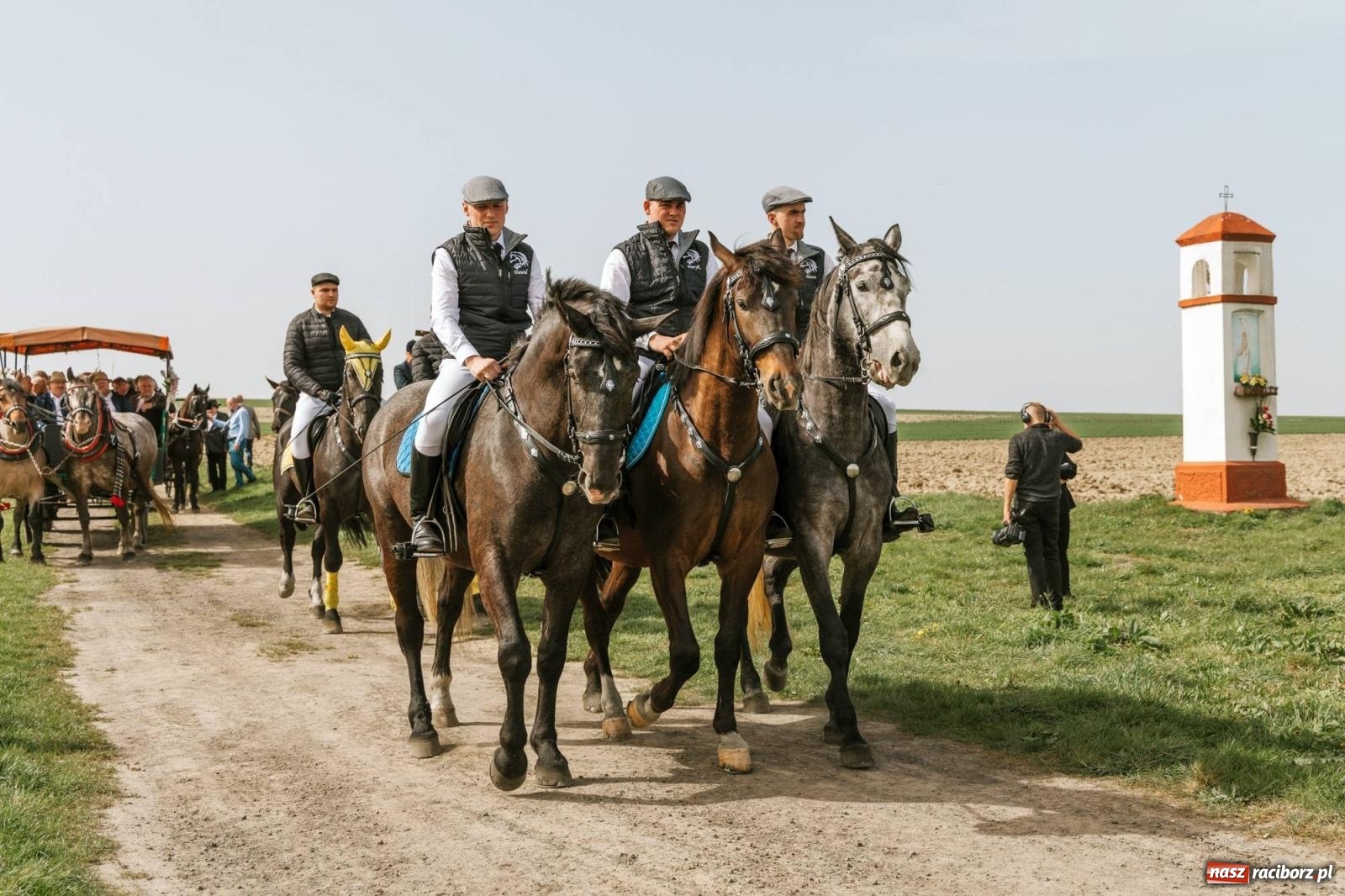 Zdjęcie w galerii na portalu naszraciborz.pl: Procesje konne w Bieńkowicach, Pietrowicach Wielkich i Sudole [FOTO] wiadomości z regionu