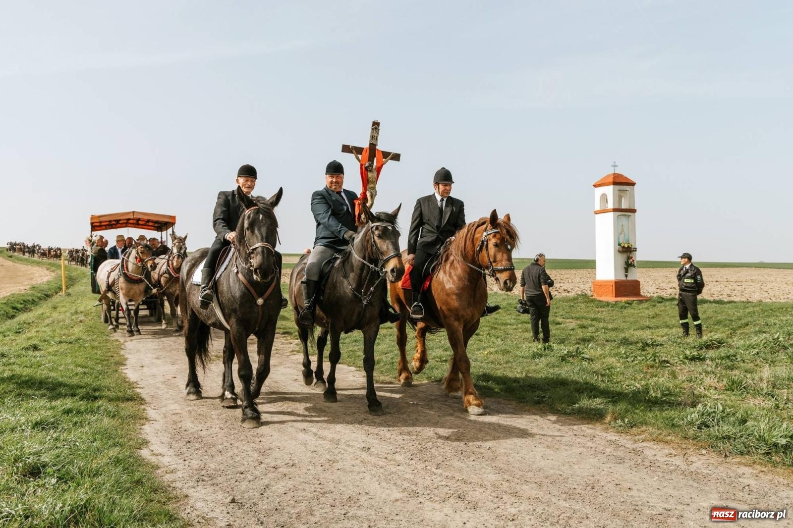 Zdjęcie w galerii na portalu naszraciborz.pl: Procesje konne w Bieńkowicach, Pietrowicach Wielkich i Sudole [FOTO] wiadomości z regionu
