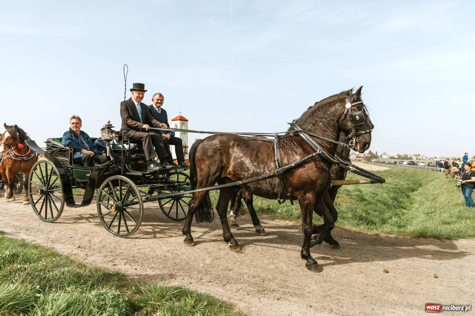 Zdjęcie w galerii na portalu naszraciborz.pl: Procesje konne w Bieńkowicach, Pietrowicach Wielkich i Sudole [FOTO] wiadomości z regionu