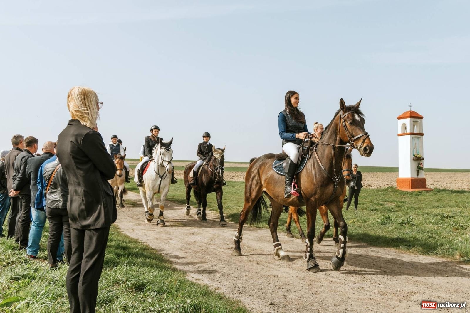 Zdjęcie w galerii na portalu naszraciborz.pl: Procesje konne w Bieńkowicach, Pietrowicach Wielkich i Sudole [FOTO] wiadomości z regionu