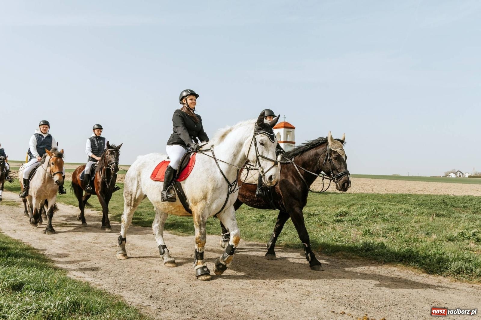 Zdjęcie w galerii na portalu naszraciborz.pl: Procesje konne w Bieńkowicach, Pietrowicach Wielkich i Sudole [FOTO] wiadomości z regionu