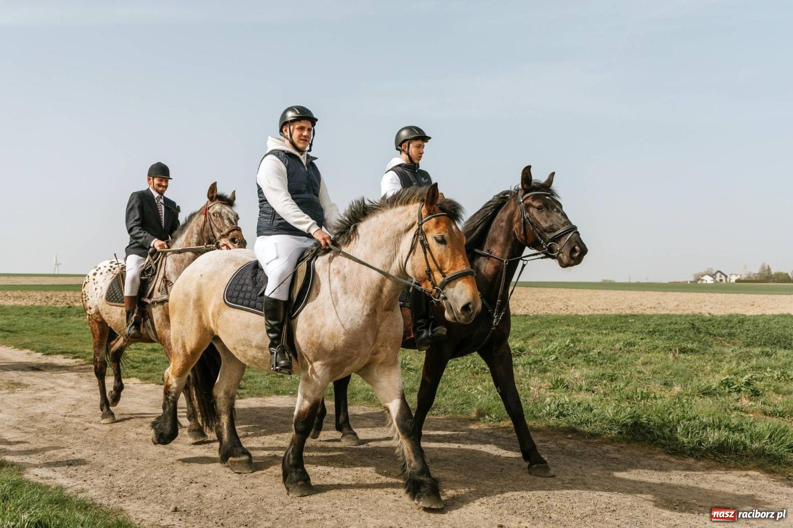 Zdjęcie w galerii na portalu naszraciborz.pl: Procesje konne w Bieńkowicach, Pietrowicach Wielkich i Sudole [FOTO] wiadomości z regionu