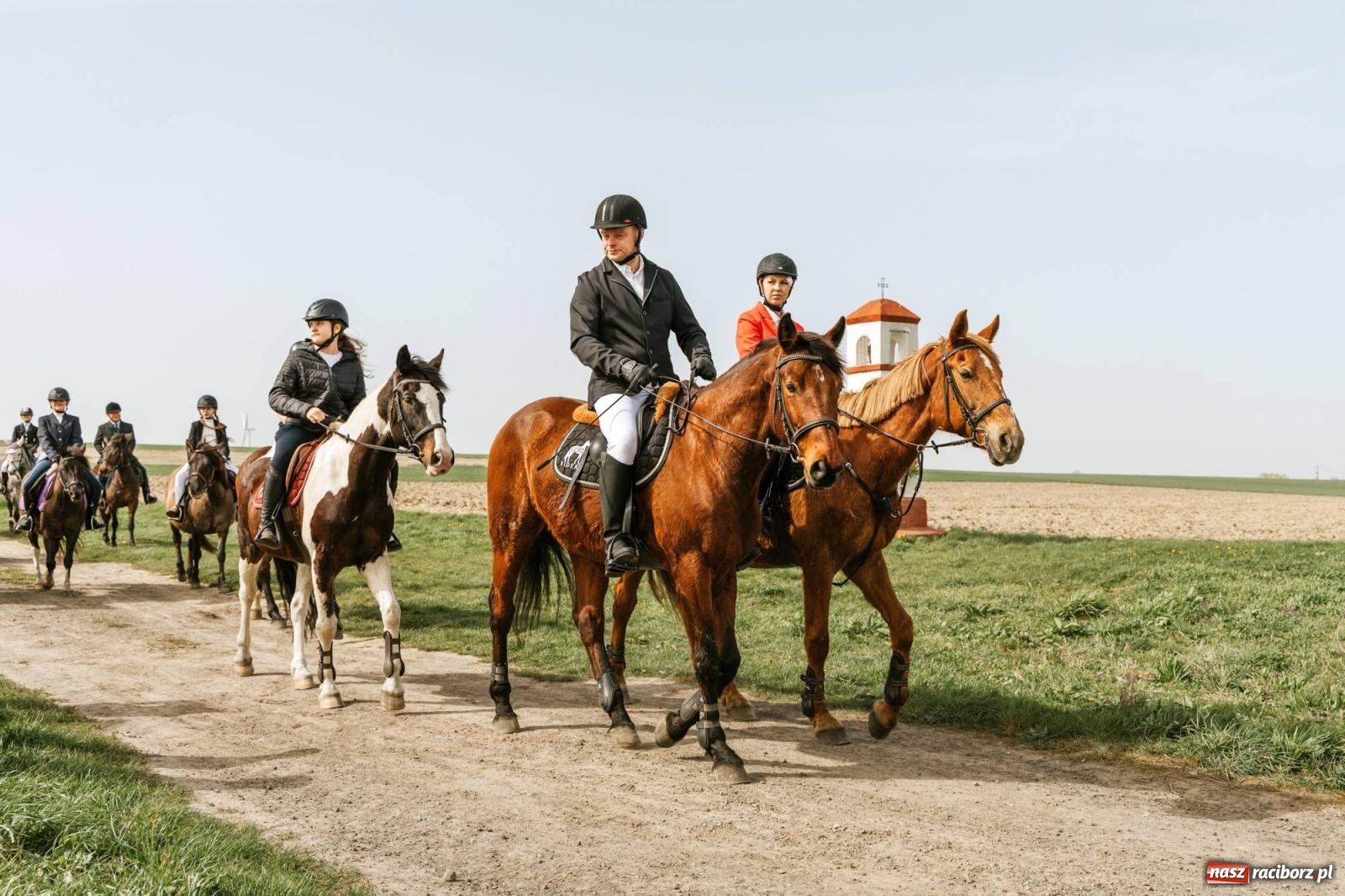 Zdjęcie w galerii na portalu naszraciborz.pl: Procesje konne w Bieńkowicach, Pietrowicach Wielkich i Sudole [FOTO] wiadomości z regionu