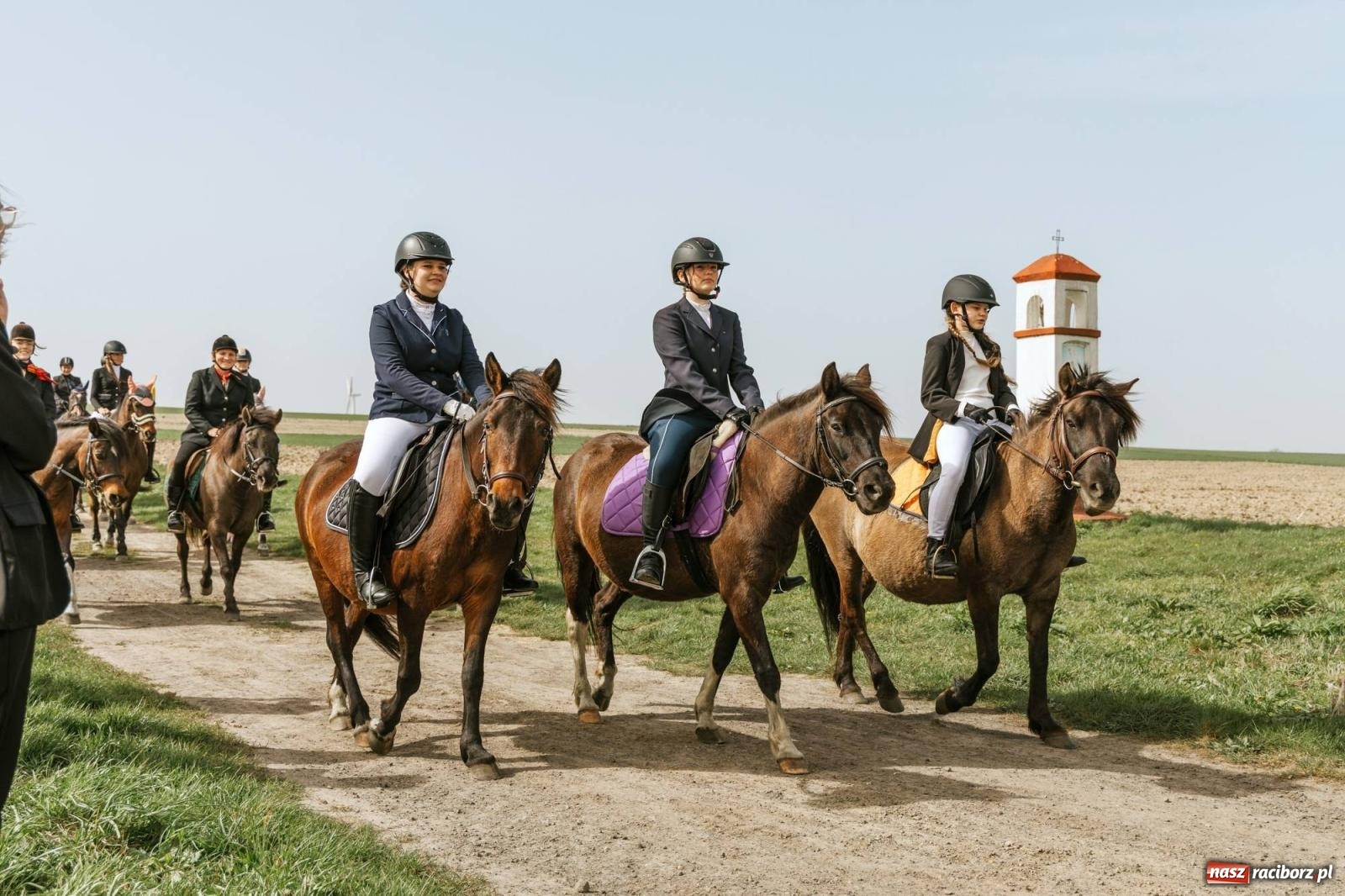 Zdjęcie w galerii na portalu naszraciborz.pl: Procesje konne w Bieńkowicach, Pietrowicach Wielkich i Sudole [FOTO] wiadomości z regionu