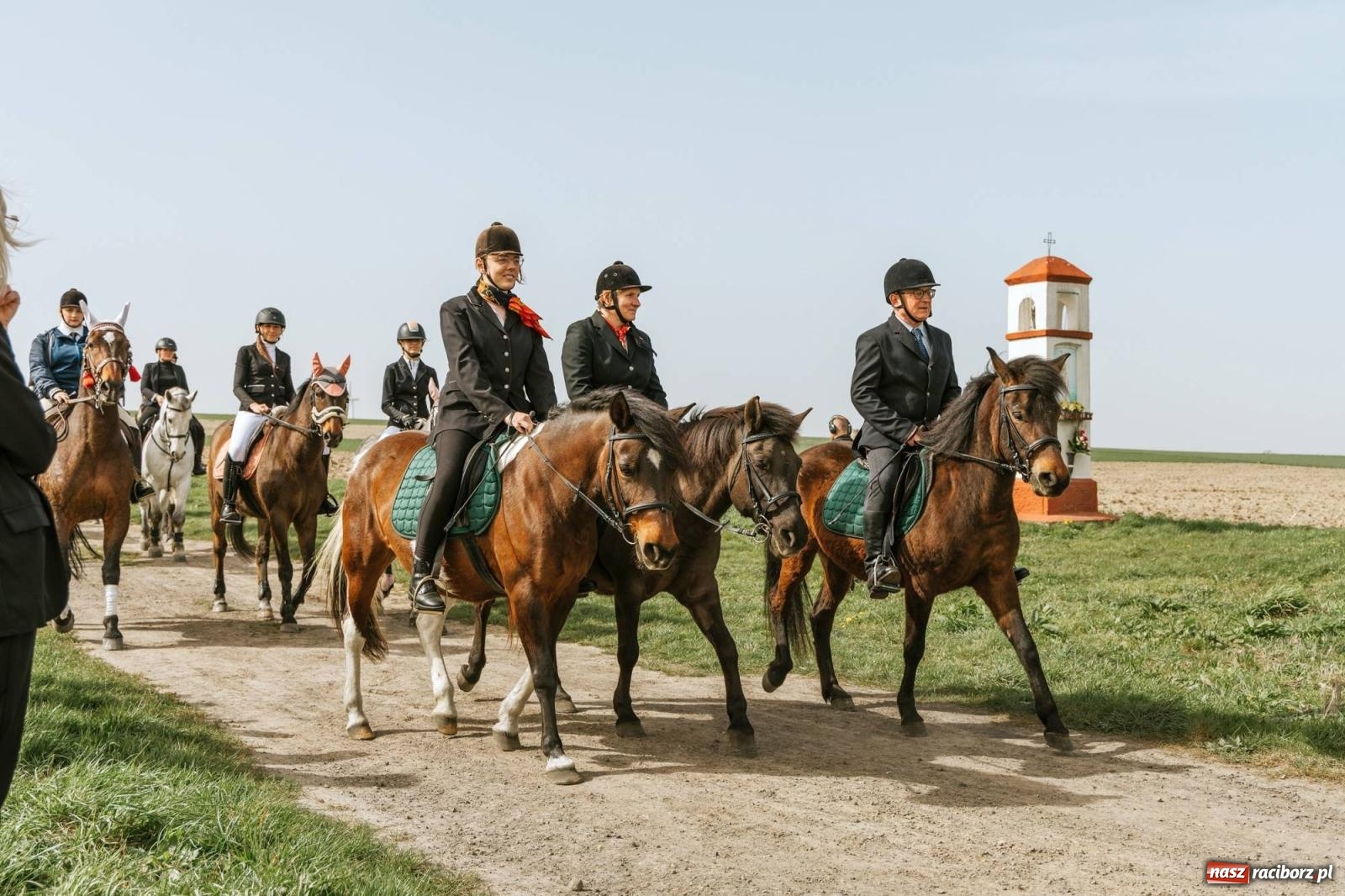 Zdjęcie w galerii na portalu naszraciborz.pl: Procesje konne w Bieńkowicach, Pietrowicach Wielkich i Sudole [FOTO] wiadomości z regionu