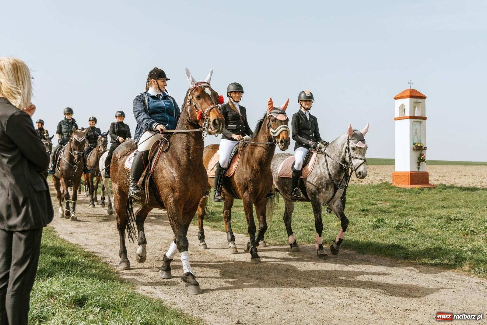 Zdjęcie w galerii na portalu naszraciborz.pl: Procesje konne w Bieńkowicach, Pietrowicach Wielkich i Sudole [FOTO] wiadomości z regionu