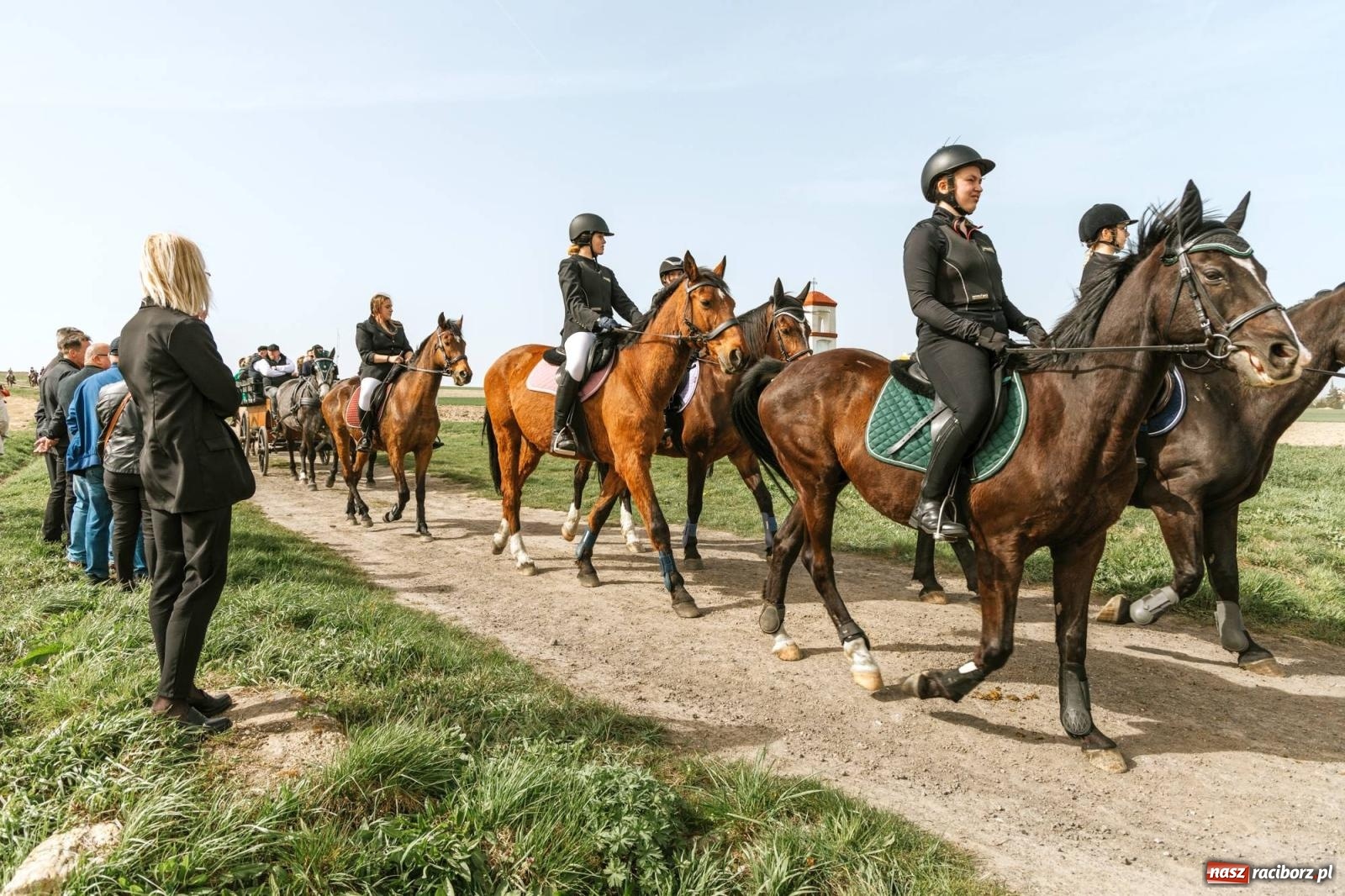 Zdjęcie w galerii na portalu naszraciborz.pl: Procesje konne w Bieńkowicach, Pietrowicach Wielkich i Sudole [FOTO] wiadomości z regionu
