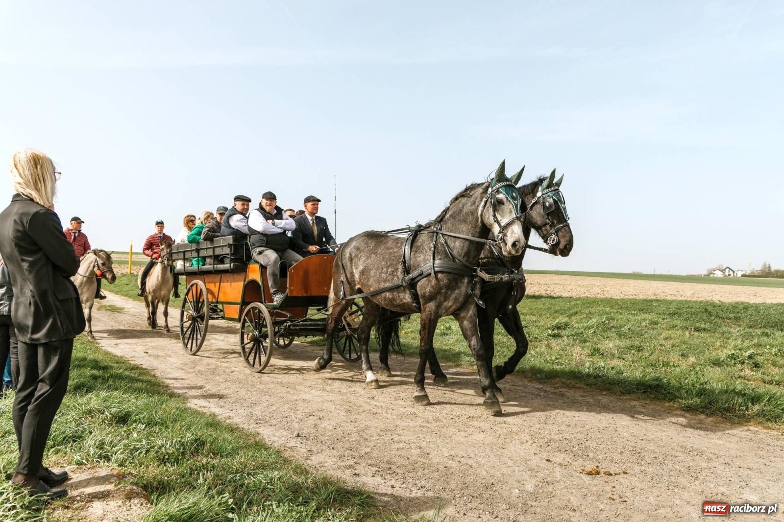 Zdjęcie w galerii na portalu naszraciborz.pl: Procesje konne w Bieńkowicach, Pietrowicach Wielkich i Sudole [FOTO] wiadomości z regionu