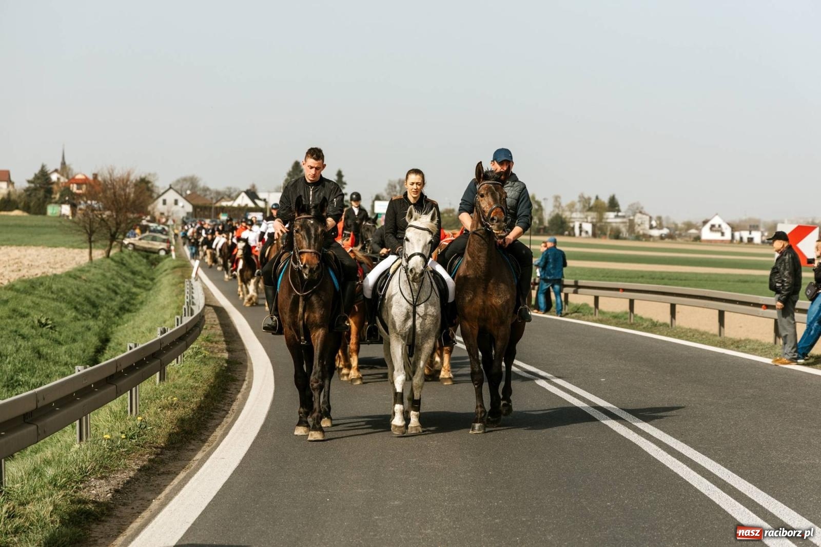 Zdjęcie w galerii na portalu naszraciborz.pl: Procesje konne w Bieńkowicach, Pietrowicach Wielkich i Sudole [FOTO] wiadomości z regionu