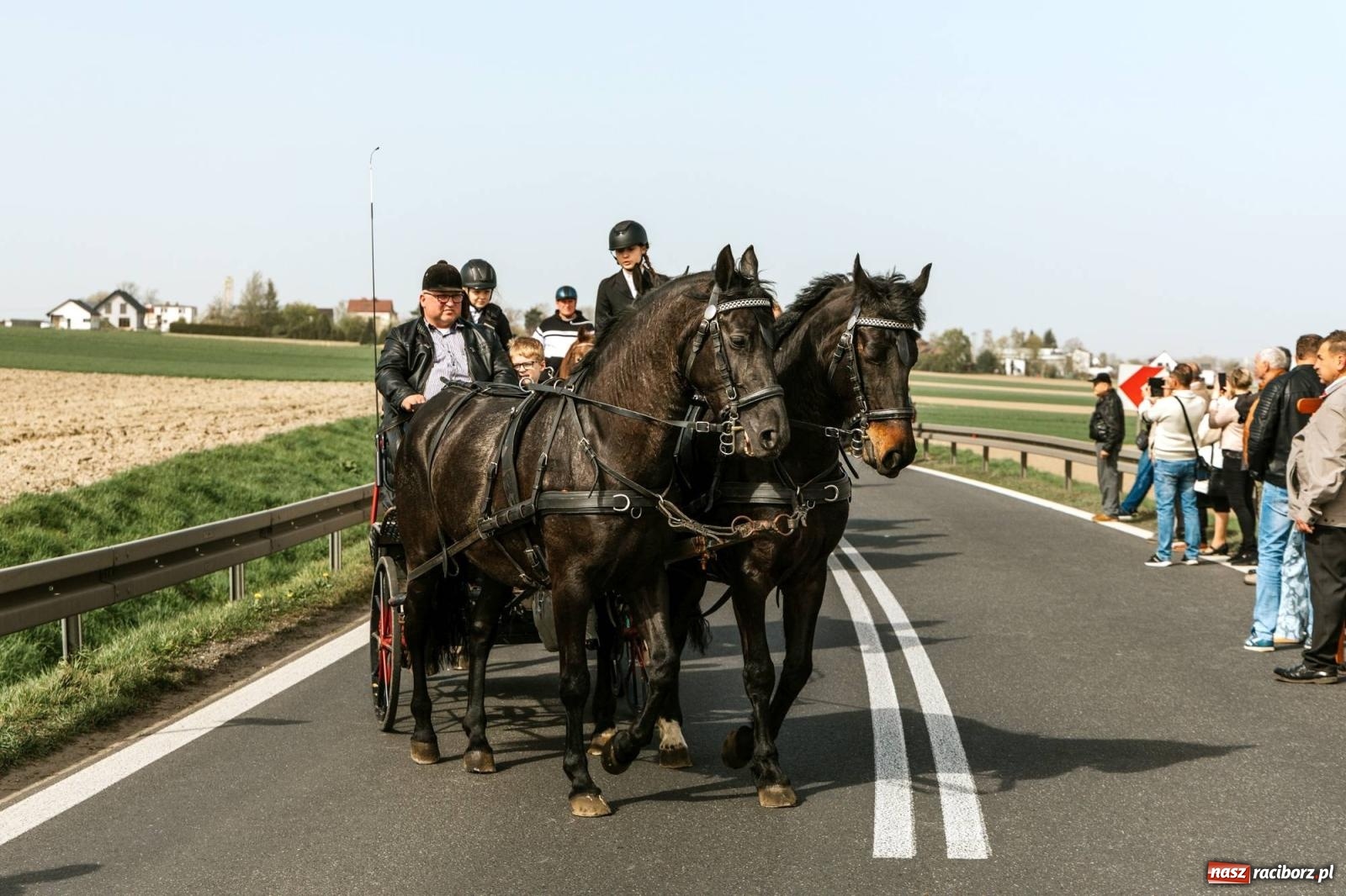 Zdjęcie w galerii na portalu naszraciborz.pl: Procesje konne w Bieńkowicach, Pietrowicach Wielkich i Sudole [FOTO] wiadomości z regionu
