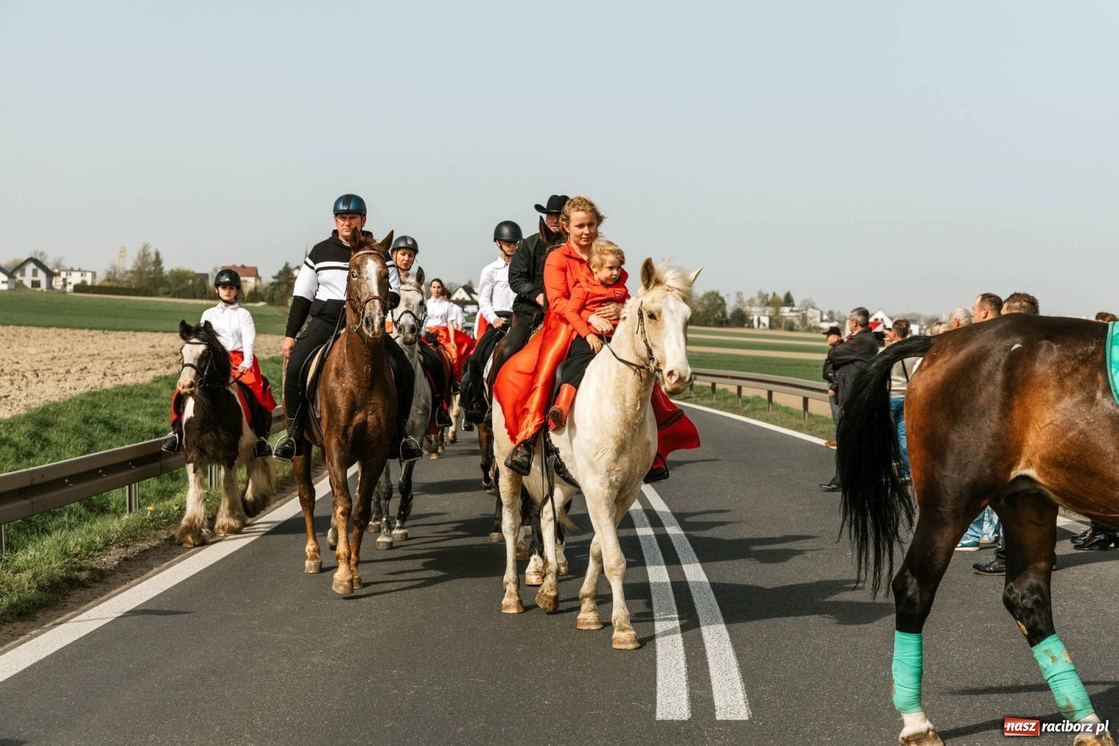 Zdjęcie w galerii na portalu naszraciborz.pl: Procesje konne w Bieńkowicach, Pietrowicach Wielkich i Sudole [FOTO] wiadomości z regionu