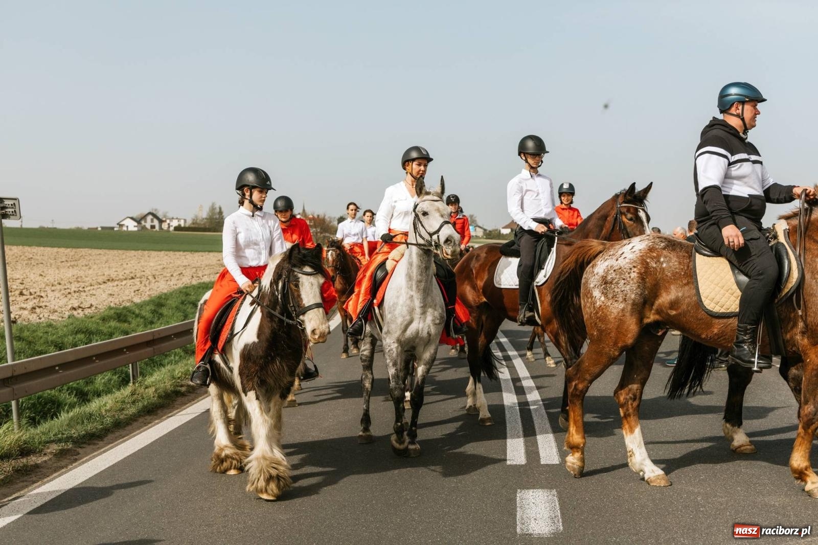 Zdjęcie w galerii na portalu naszraciborz.pl: Procesje konne w Bieńkowicach, Pietrowicach Wielkich i Sudole [FOTO] wiadomości z regionu