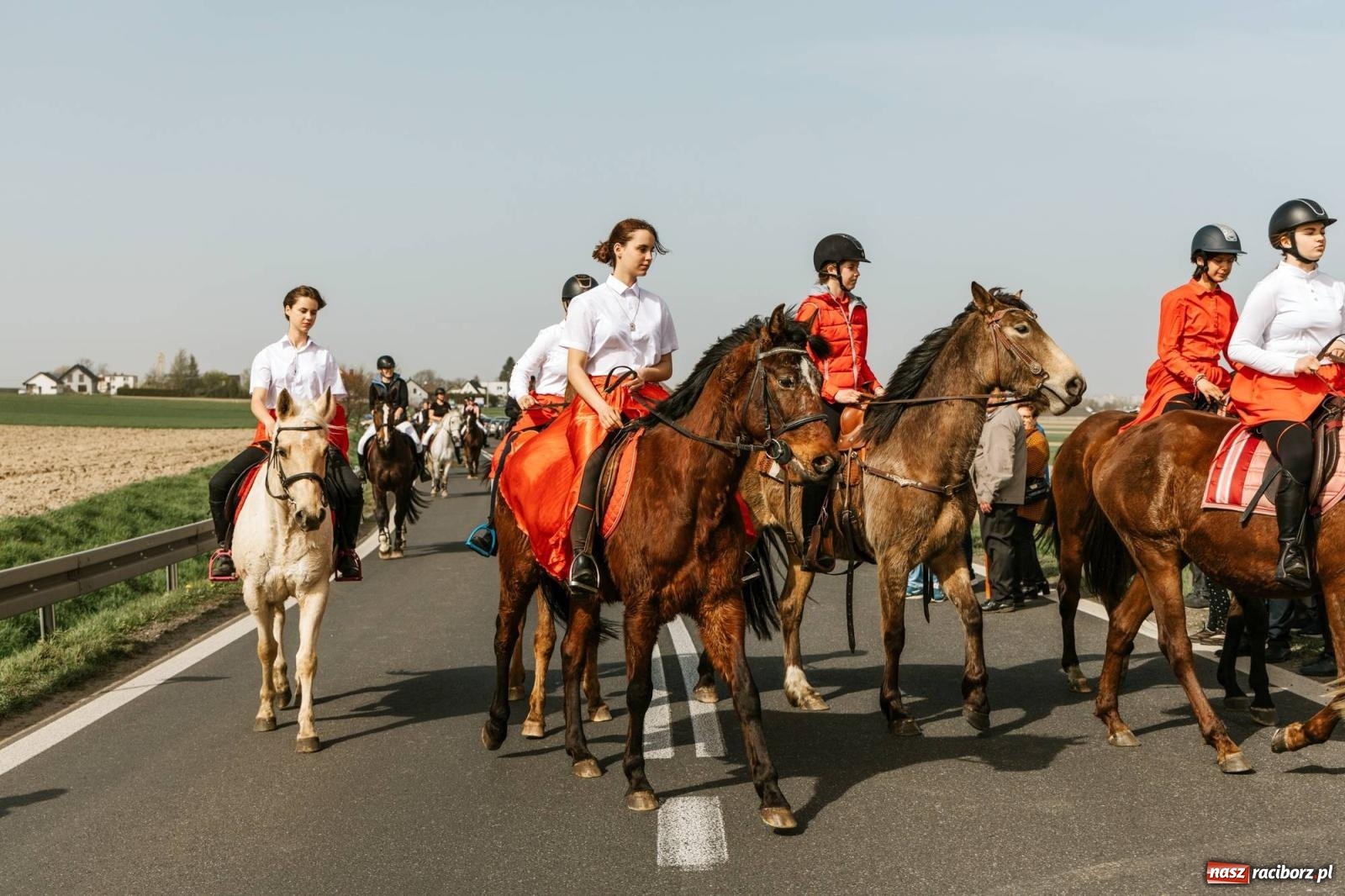 Zdjęcie w galerii na portalu naszraciborz.pl: Procesje konne w Bieńkowicach, Pietrowicach Wielkich i Sudole [FOTO] wiadomości z regionu