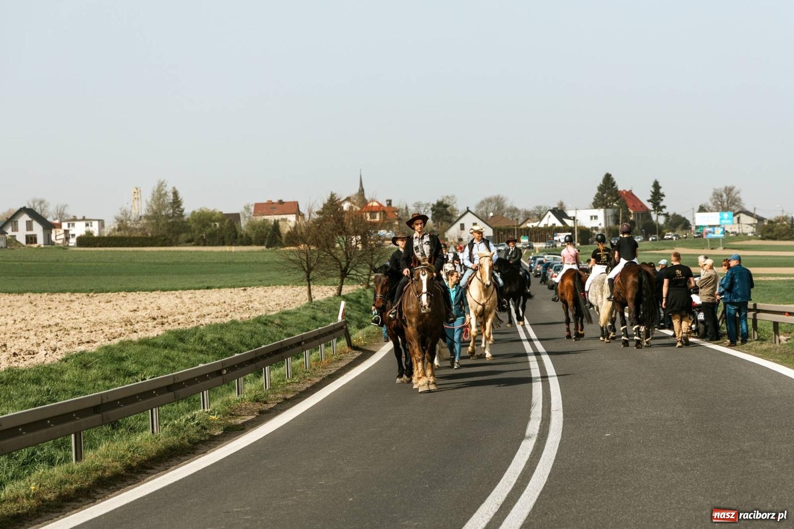 Zdjęcie w galerii na portalu naszraciborz.pl: Procesje konne w Bieńkowicach, Pietrowicach Wielkich i Sudole [FOTO] wiadomości z regionu