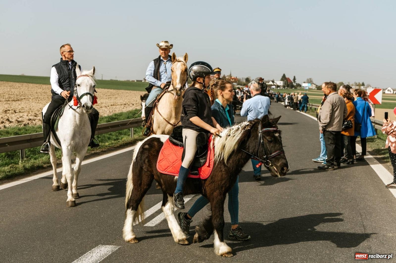 Zdjęcie w galerii na portalu naszraciborz.pl: Procesje konne w Bieńkowicach, Pietrowicach Wielkich i Sudole [FOTO] wiadomości z regionu